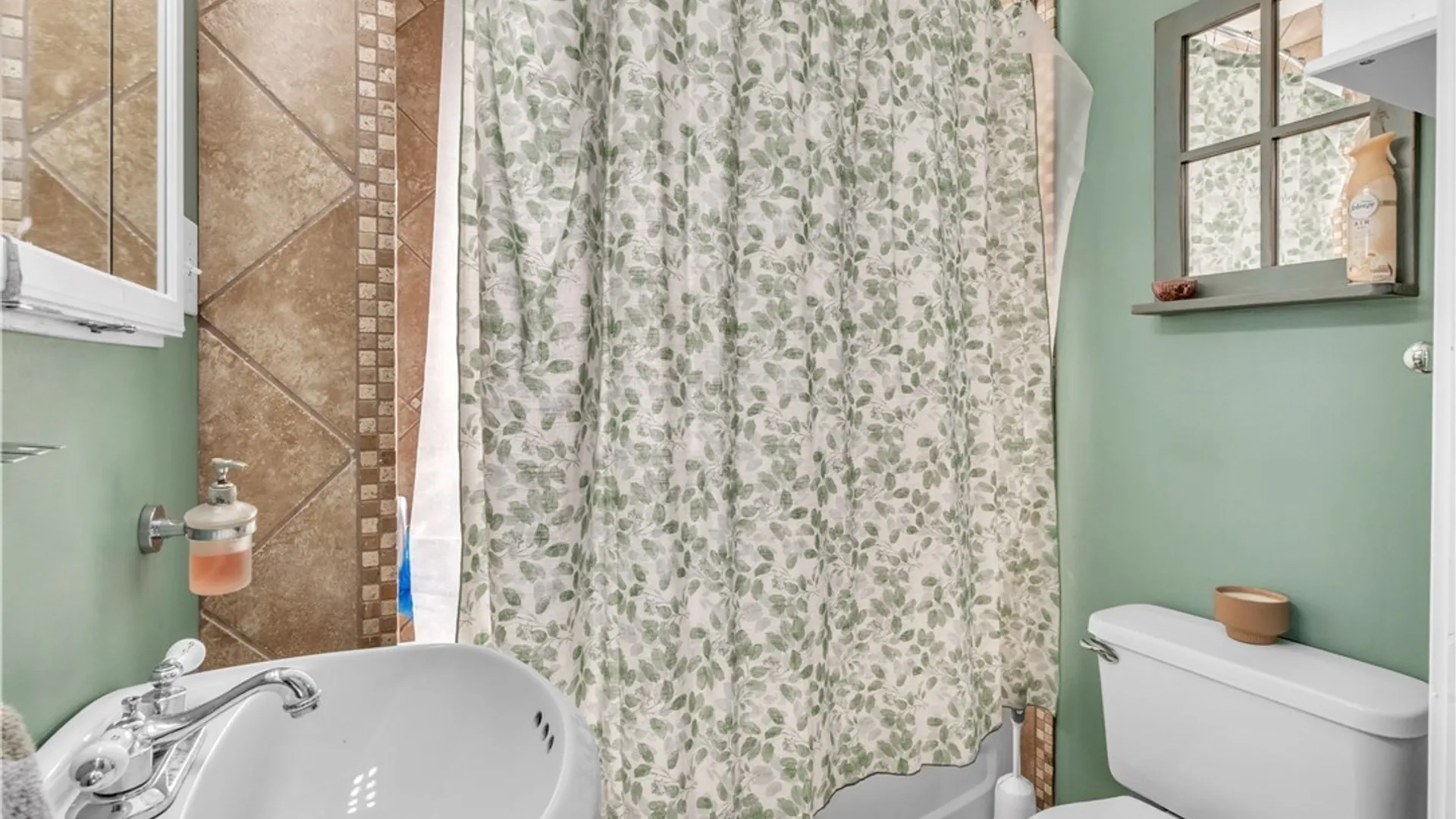 Property at 211 Olmstead Avenue, Lancaster, NY 14043 30