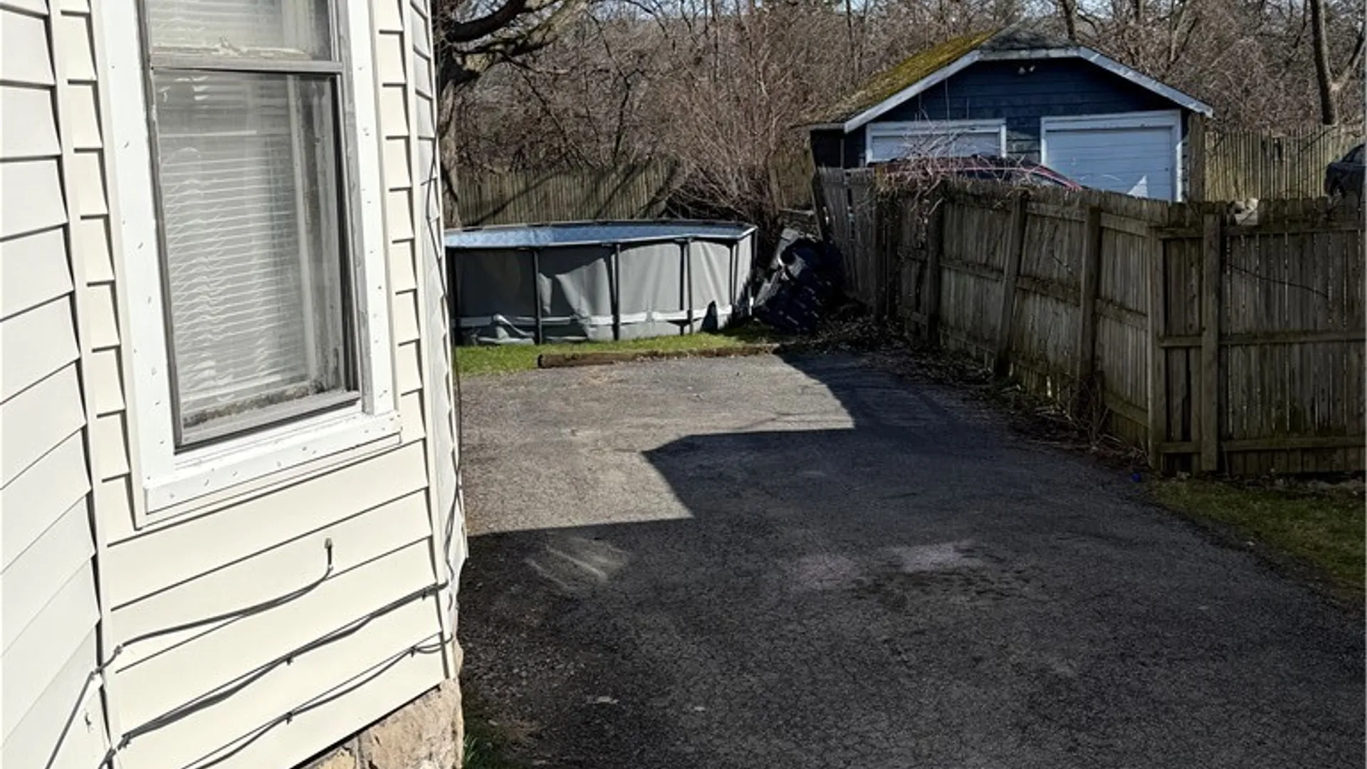 Property at 2921 Mckoon Avenue, Niagara Falls, NY 14305 3