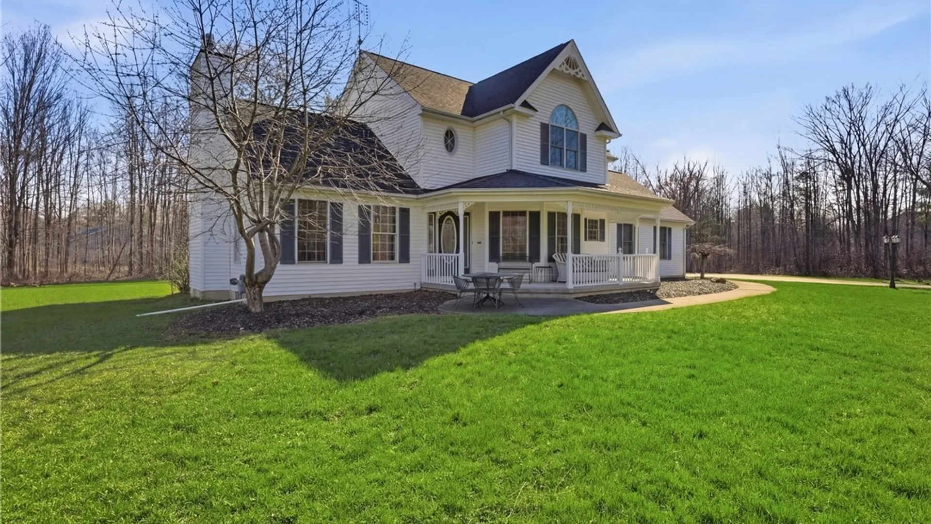 Property at 2665 Lakeview Road, Hamburg, NY 14085 4