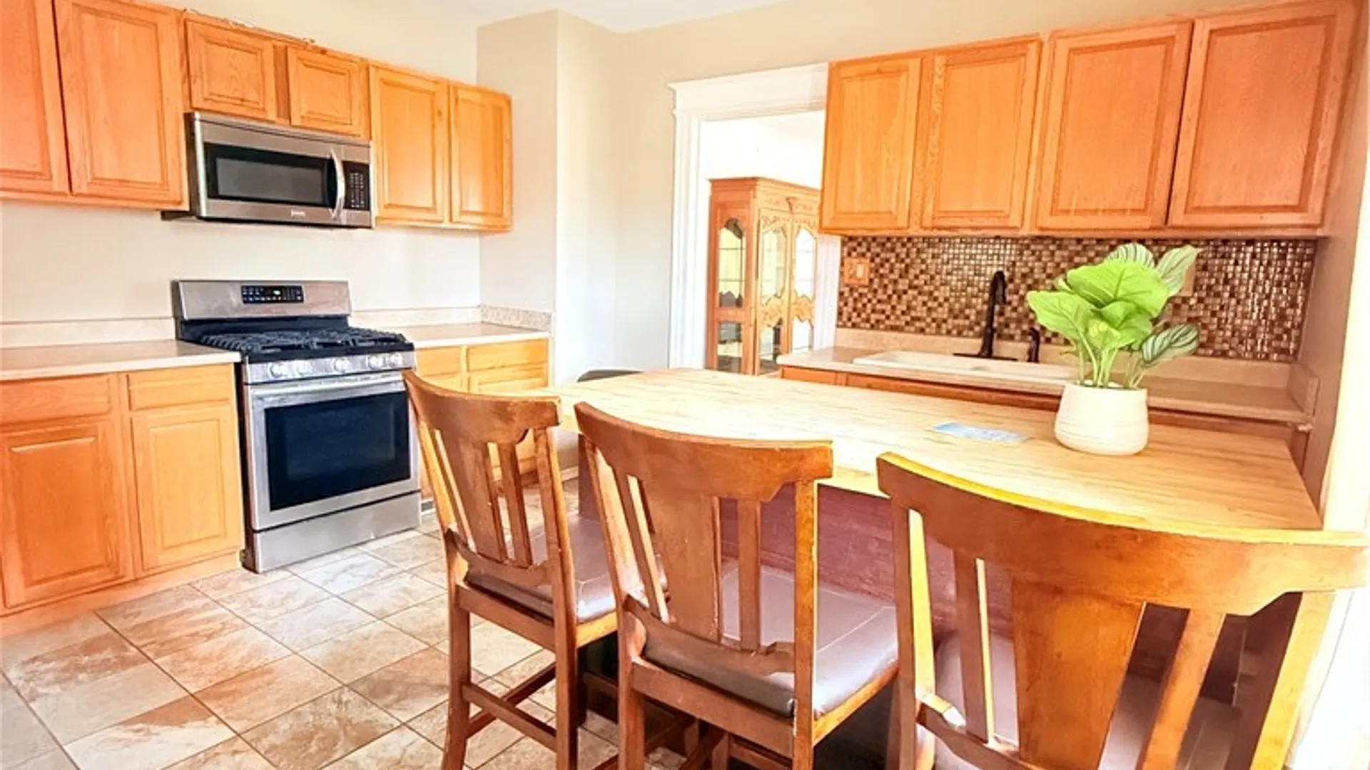 Property at 948 Monroe Avenue, Rochester, NY 14607 6