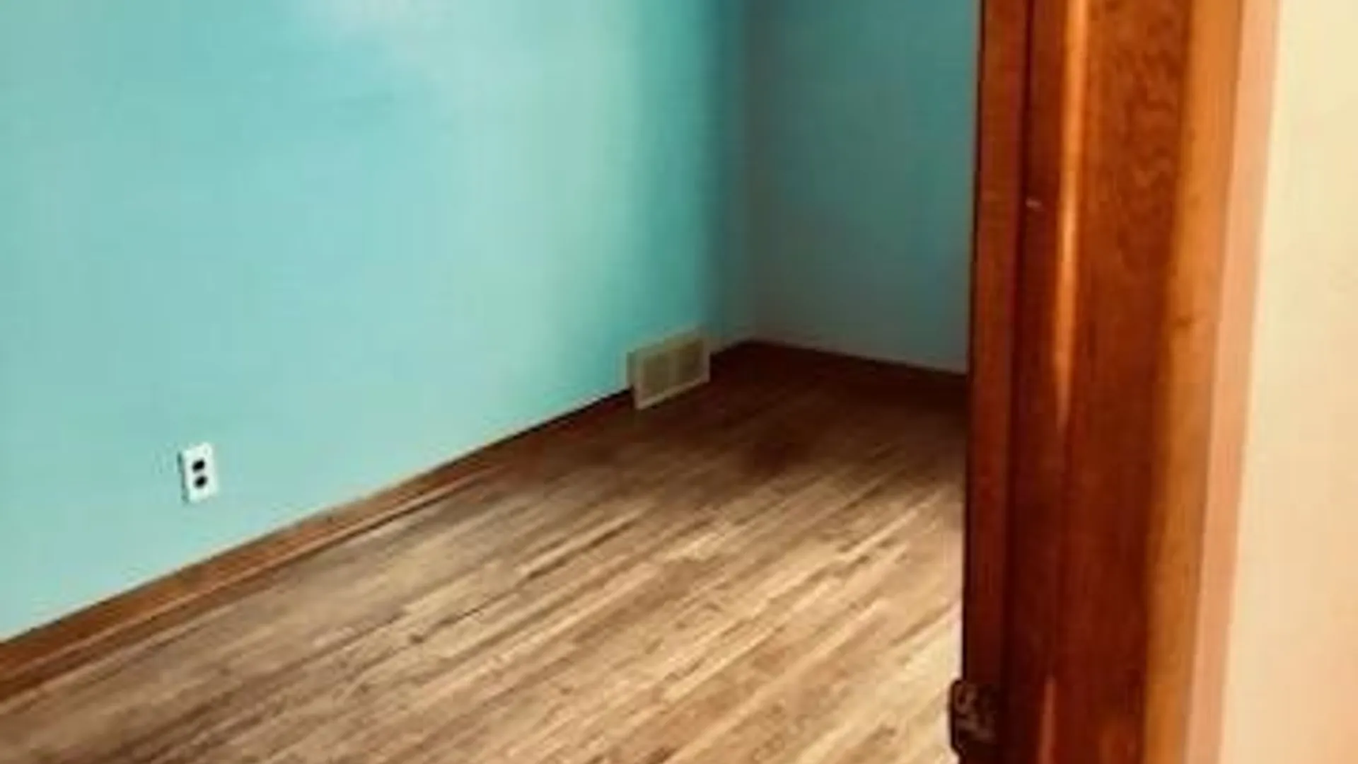 Property at 47 Awood Place, Cheektowaga, NY 14225 5