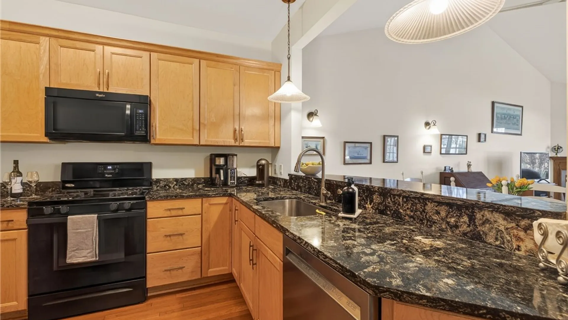 Property at 271 Bretlyn Circle Circle, Brighton, NY 14618 9