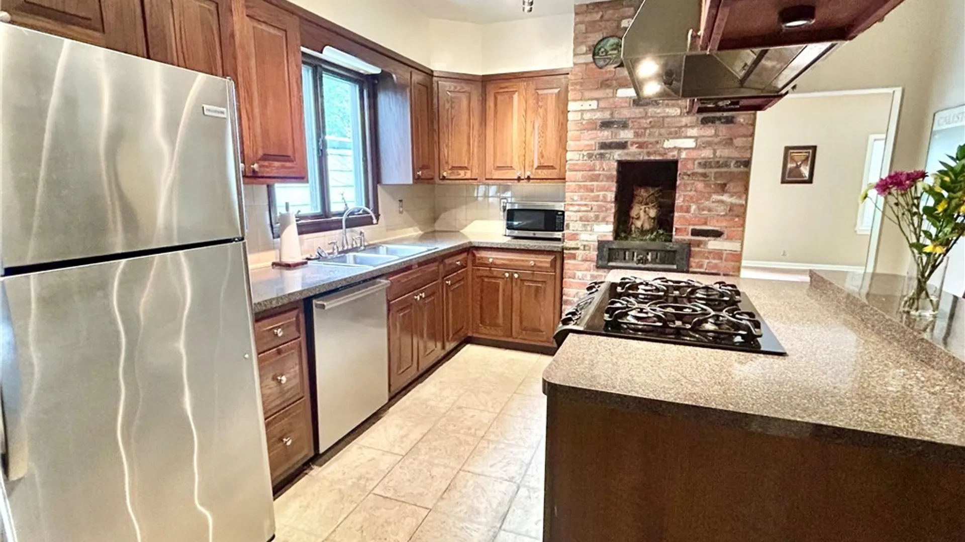 Property at 40 Oakland Place, Buffalo, NY 14222 10