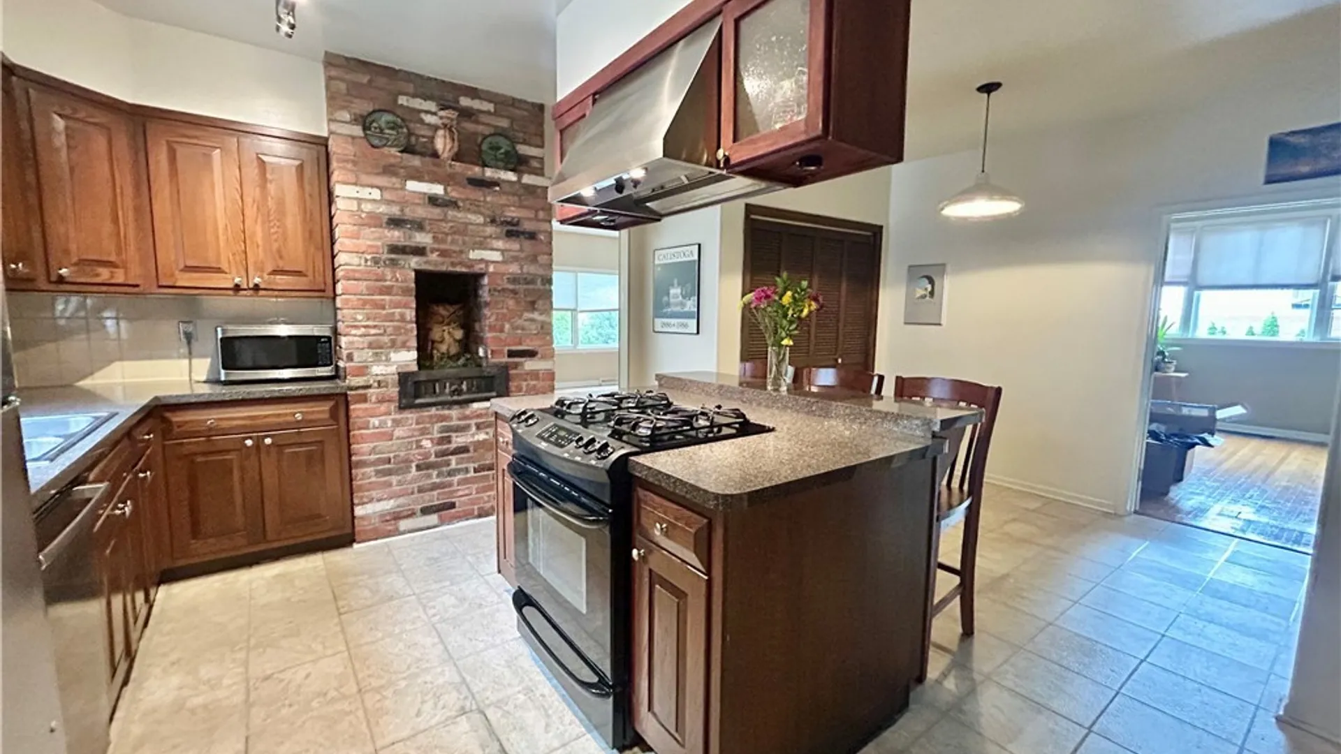 Property at 40 Oakland Place, Buffalo, NY 14222 9