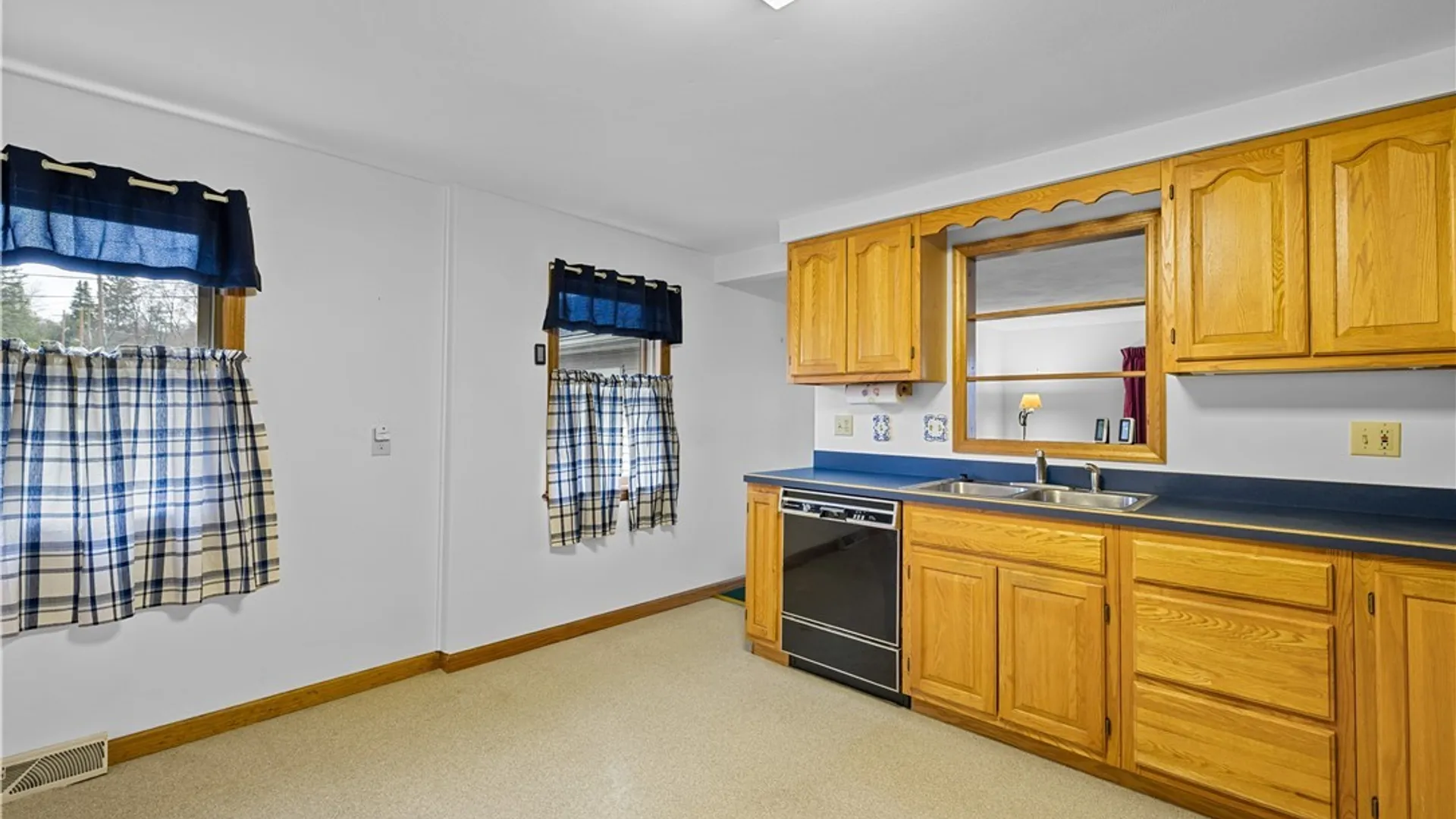 Property at 65 Sherrill Lane, New Hartford, NY 13413 16