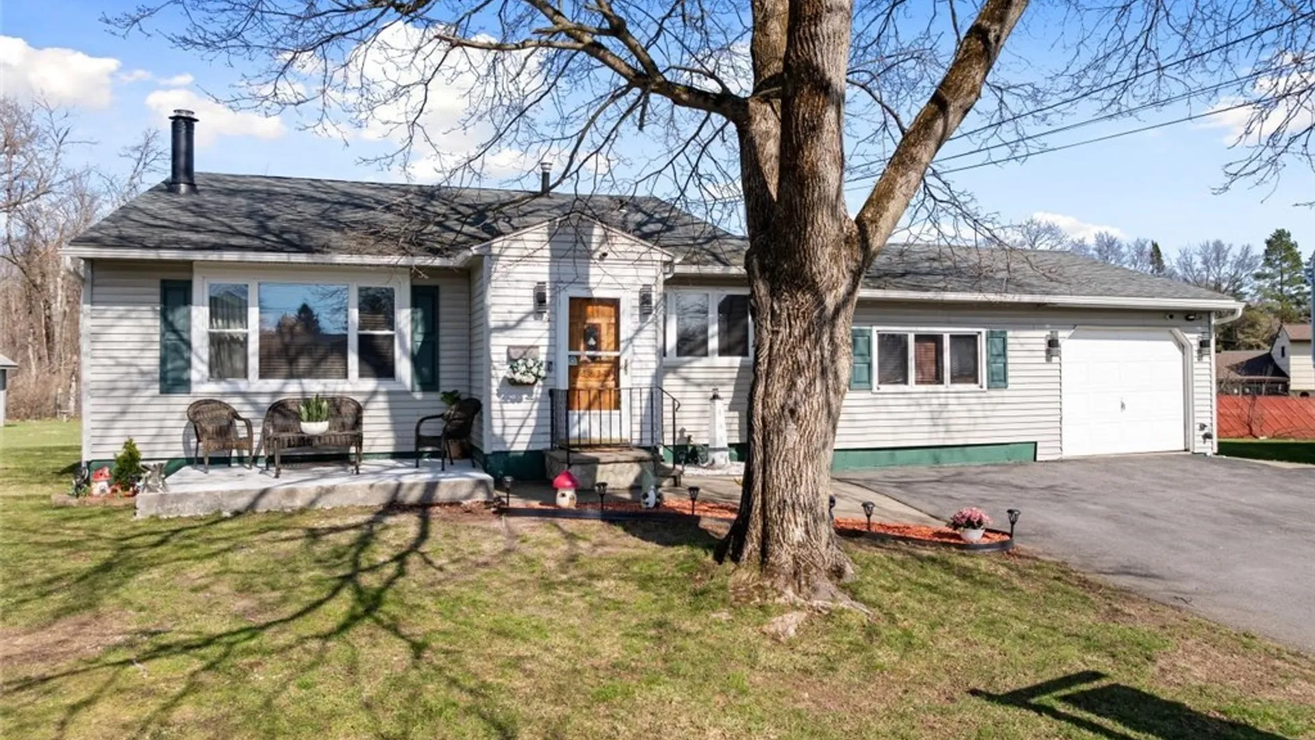 Property at 4 Theresa Court, Utica, NY 13502 4