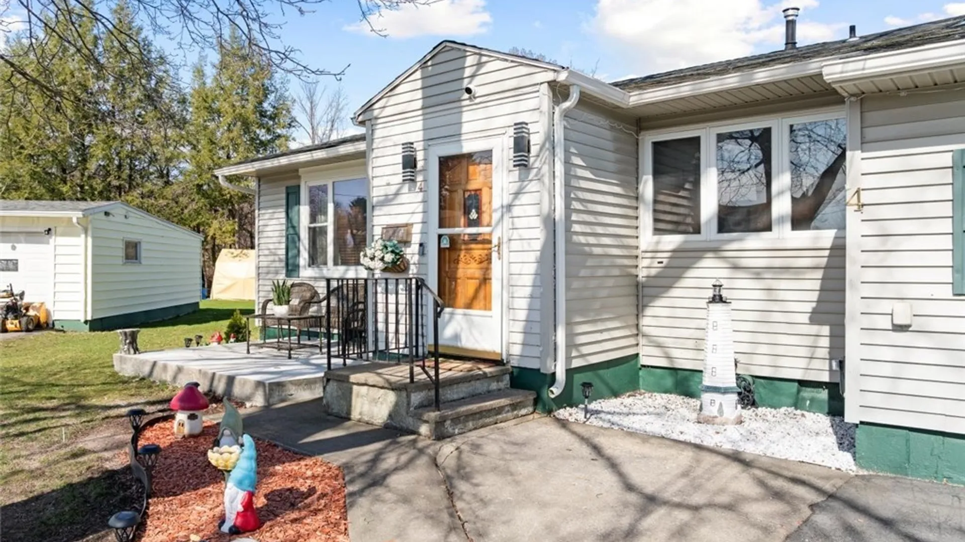 Property at 4 Theresa Court, Utica, NY 13502 5