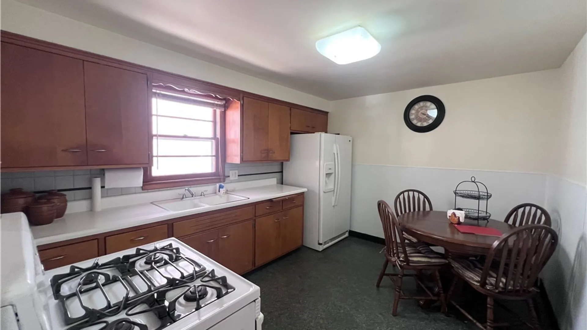 Property at 480 Hazeltine Avenue, Tonawanda, NY 14217 2