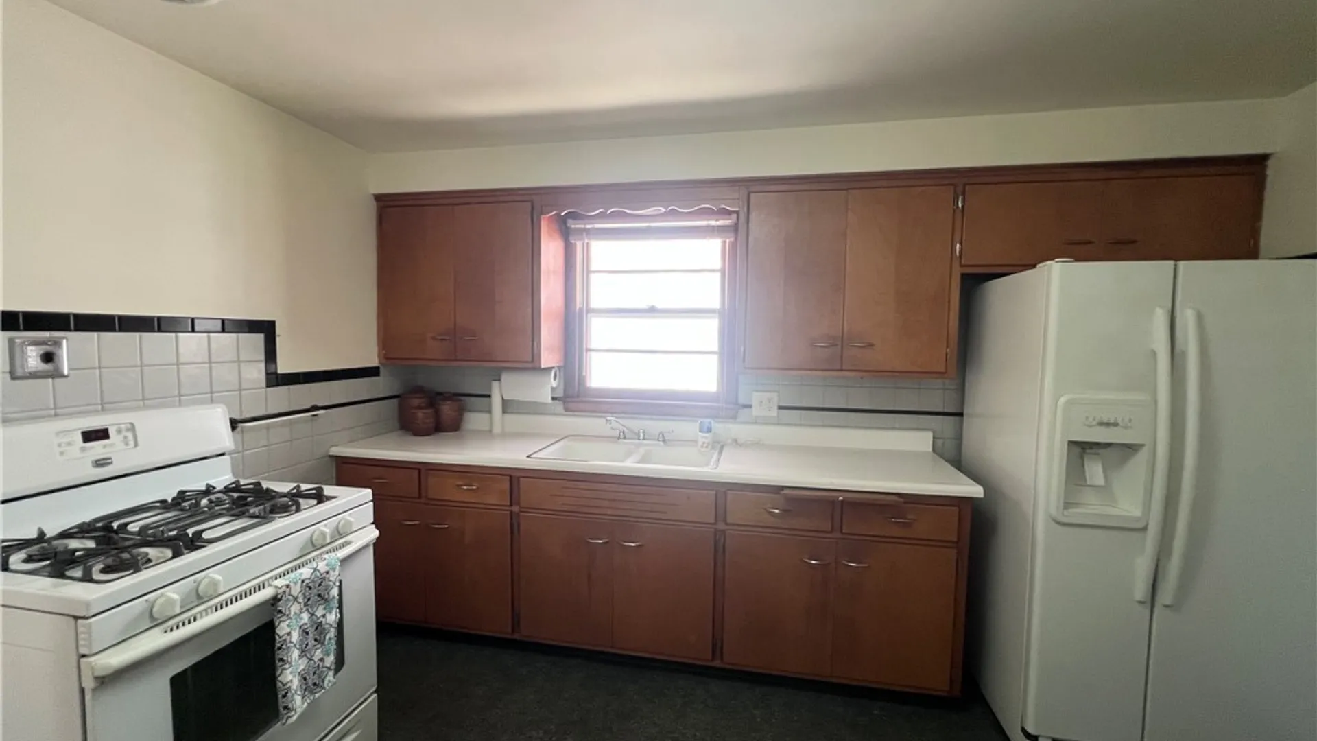 Property at 480 Hazeltine Avenue, Tonawanda, NY 14217 3