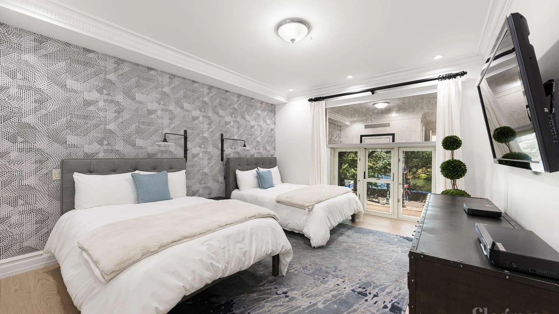 Property at 1 Central Park South, New York, NY 10019 7