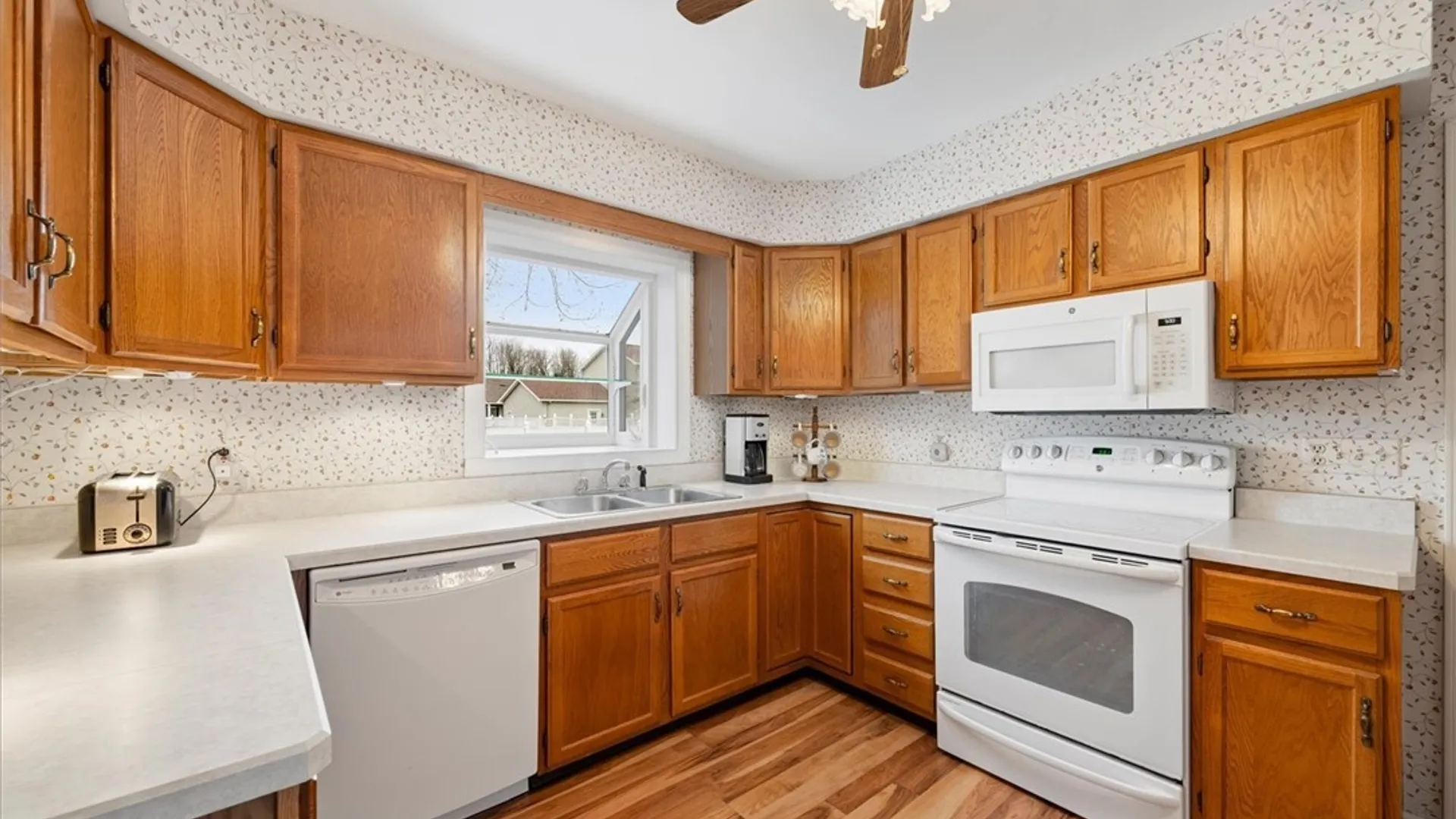 Property at 416 Primo Avenue, Vernon, NY 13461 17