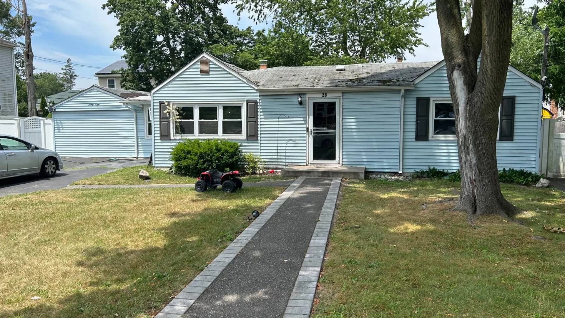 Property at 28 Duke Street, Deer Park, NY 11729 3