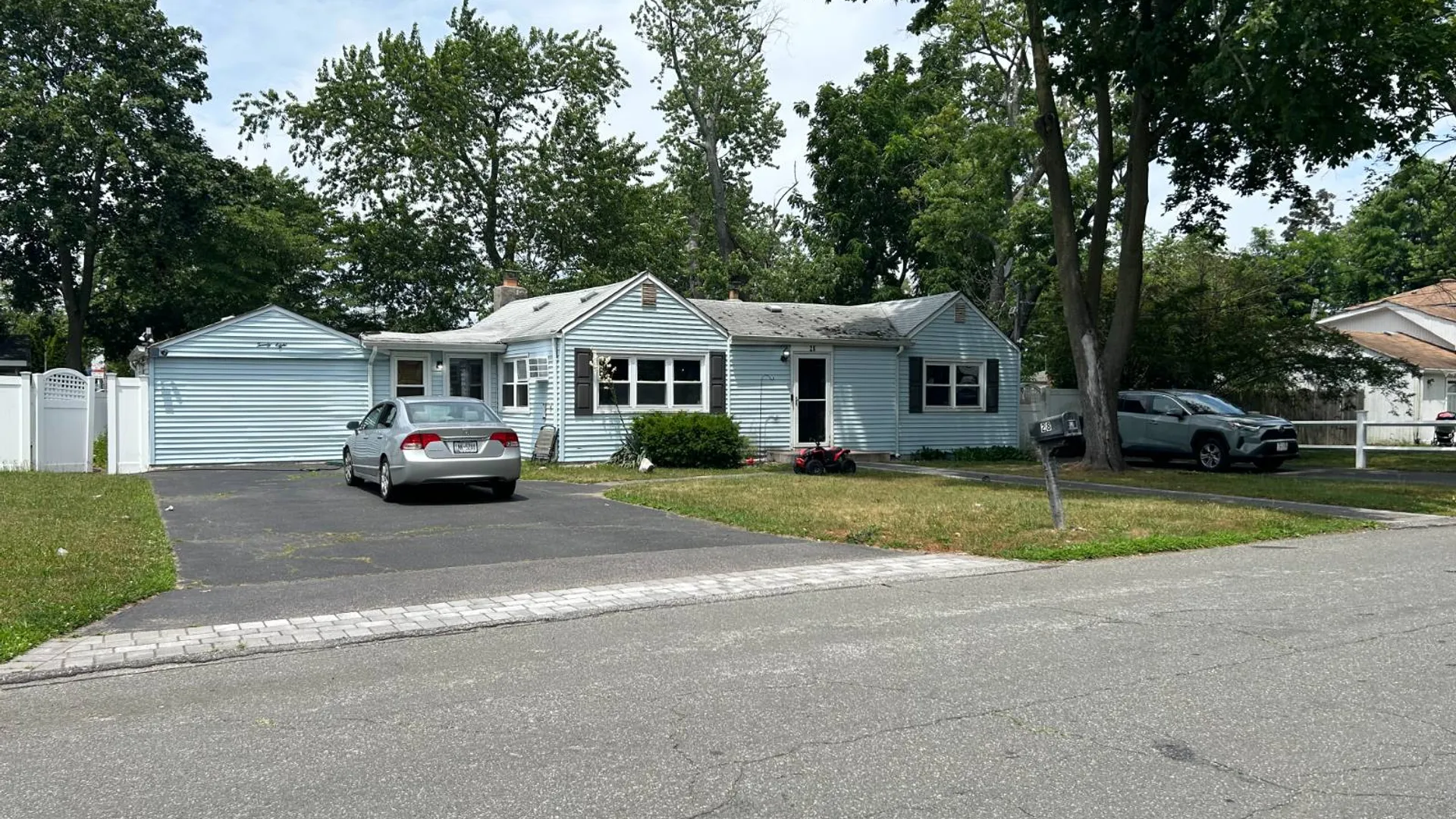 Property at 28 Duke Street, Deer Park, NY 11729 5