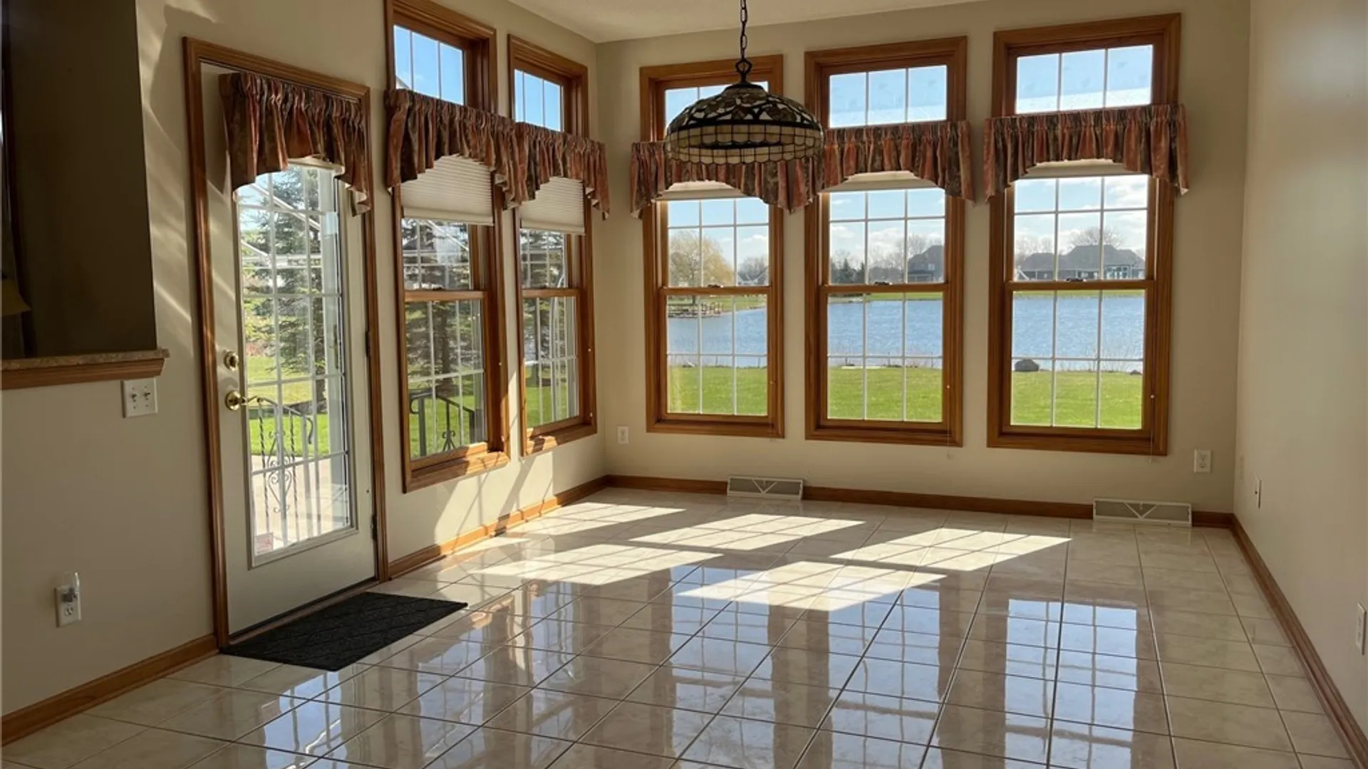 Property at 7305 Windsor Drive, Wheatfield, NY 14120 10