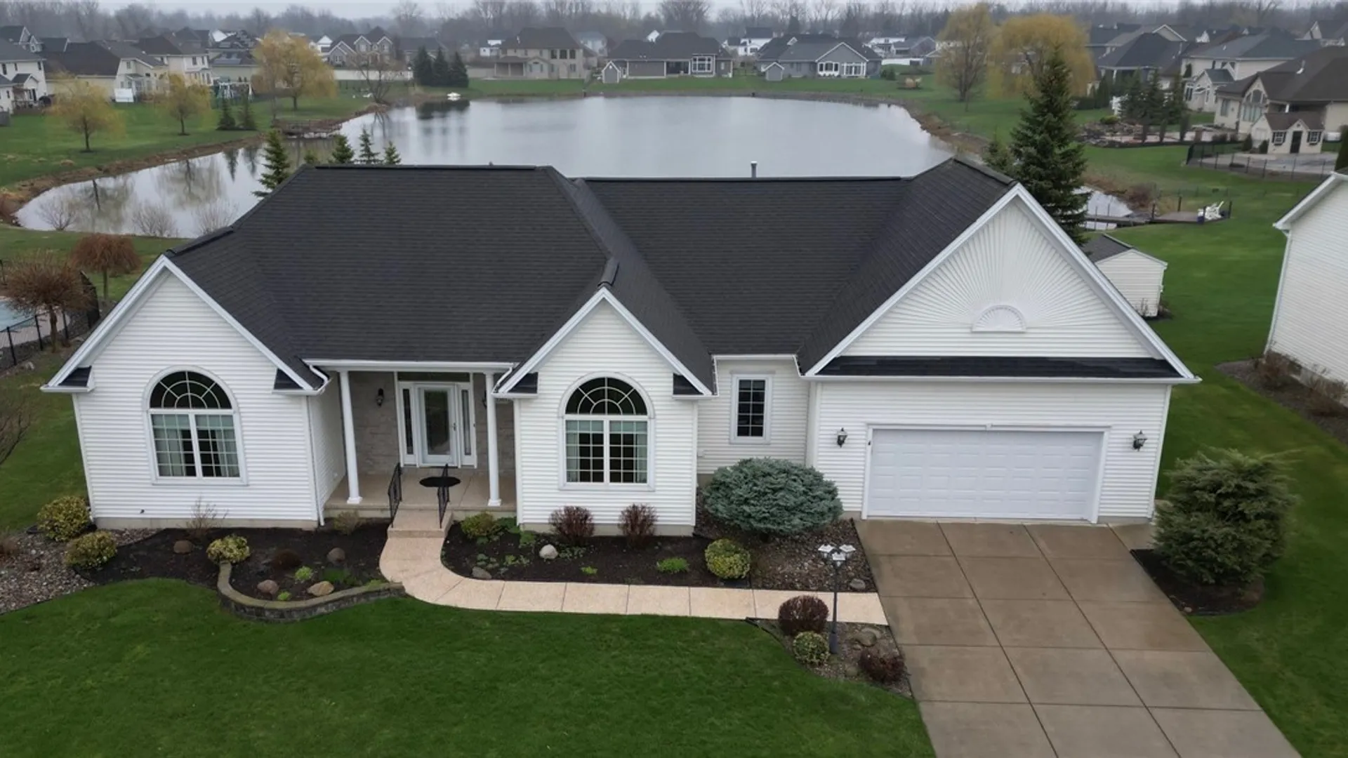 Property at 7305 Windsor Drive, Wheatfield, NY 14120 3