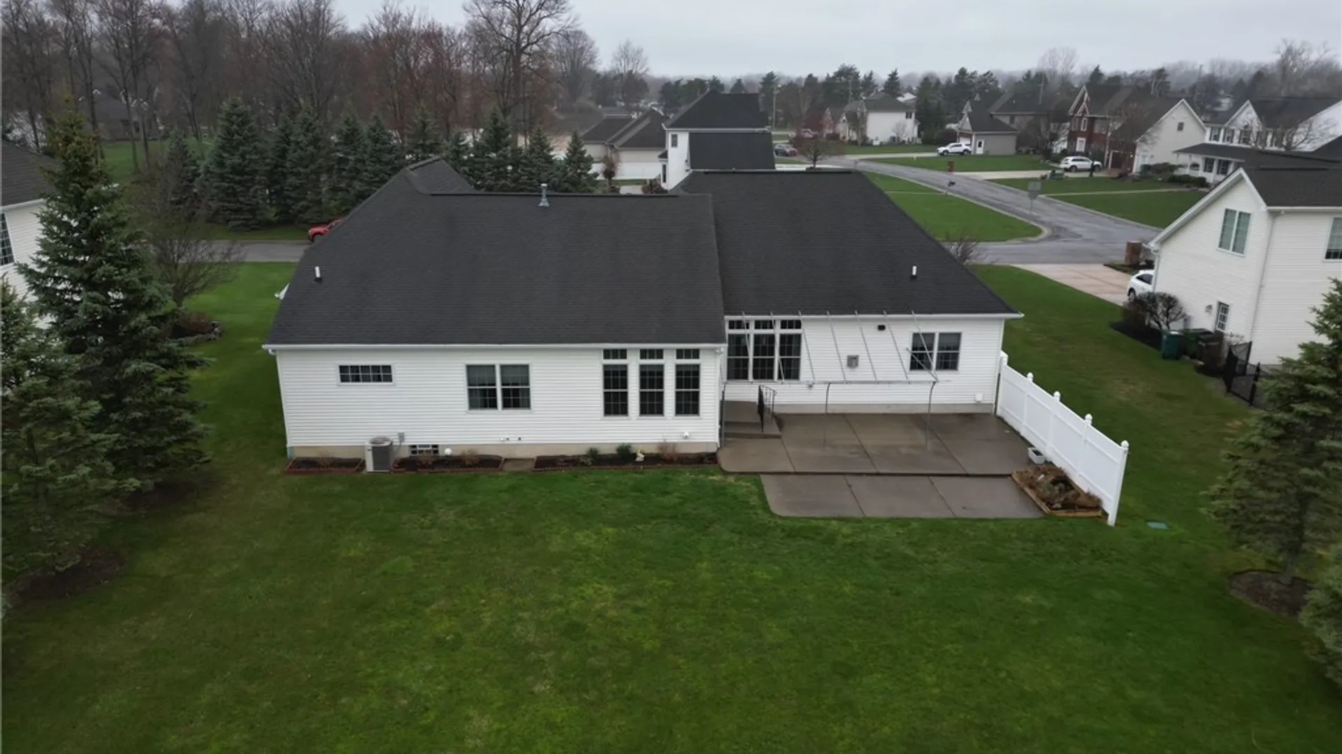 Property at 7305 Windsor Drive, Wheatfield, NY 14120 4