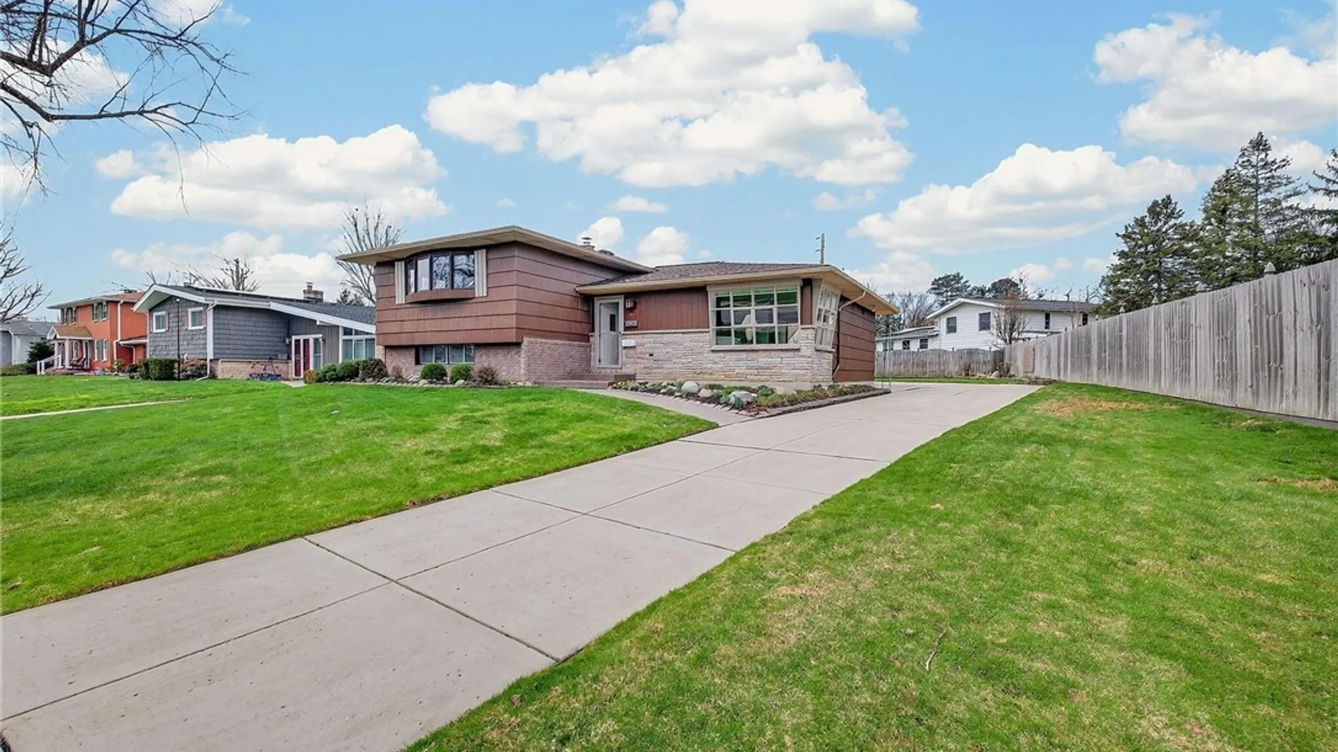 Property at 49 Boxwood Circle, Hamburg, NY 14075 5