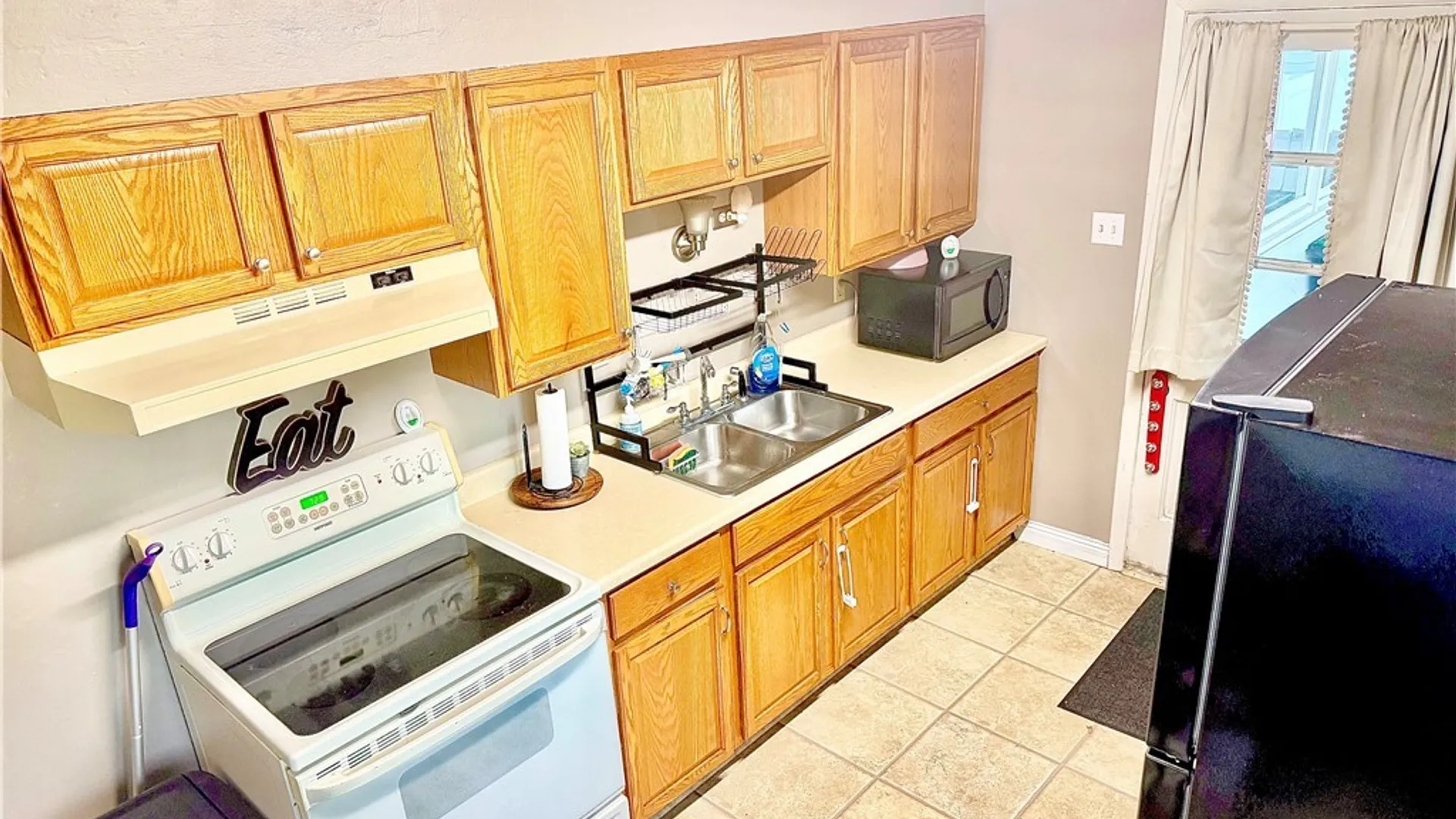 Property at 28 Nicholas Drive, Tonawanda, NY 14150 4