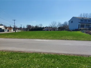 8690 Bayview Dr, Cicero, NY 13039