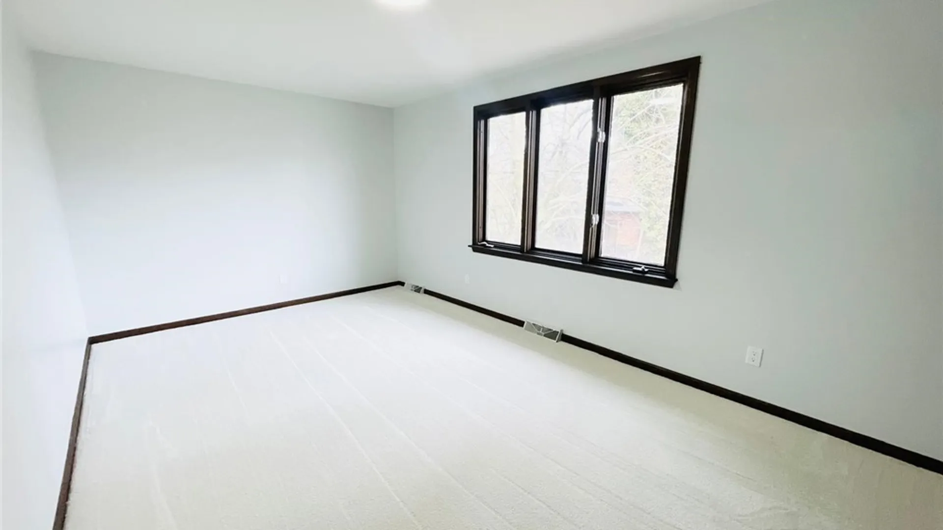 Property at 98 Bentham Parkway, Amherst, NY 14226 32