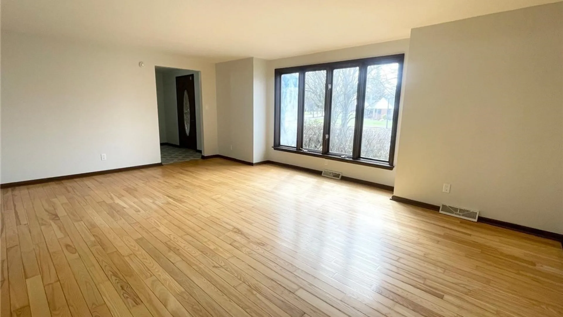 Property at 98 Bentham Parkway, Amherst, NY 14226 4