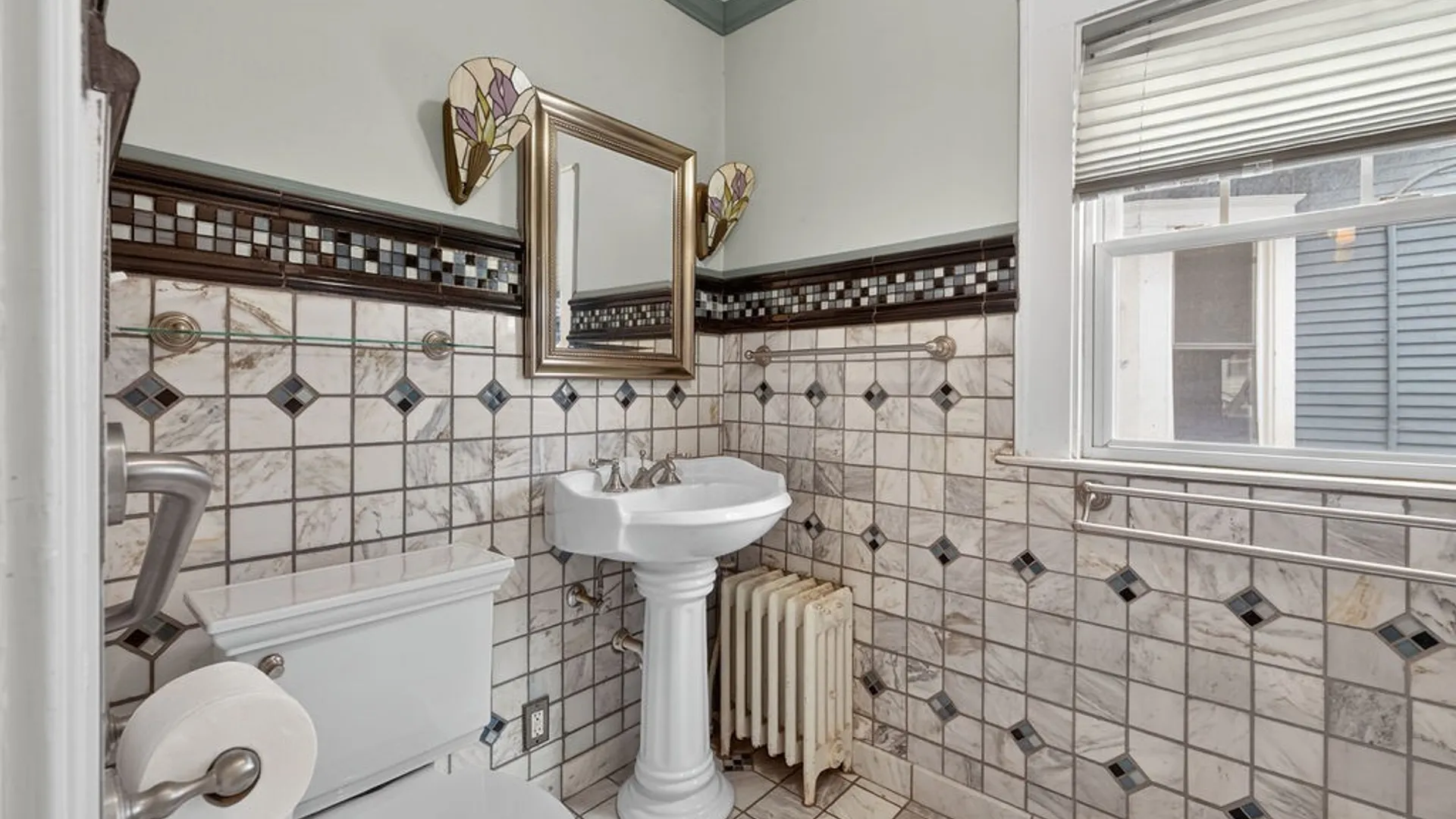 Property at 1062 Bellevue Avenue, Syracuse, NY 13204 36