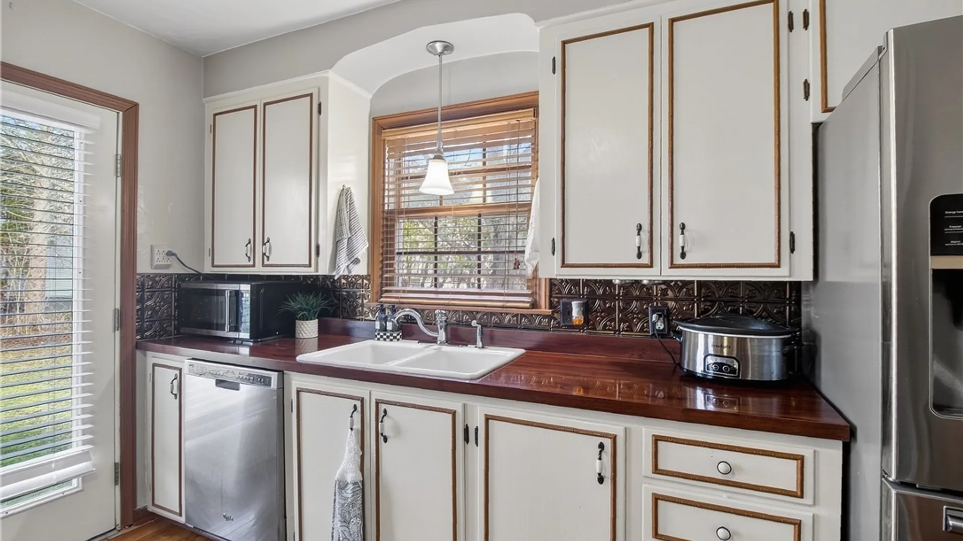 Property at 8 Crescent Drive, New Hartford, NY 13417 25