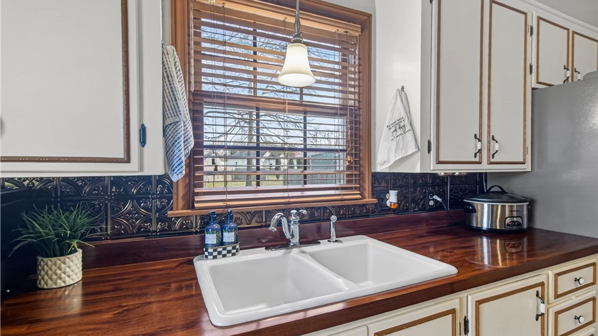 Property at 8 Crescent Drive, New Hartford, NY 13417 26