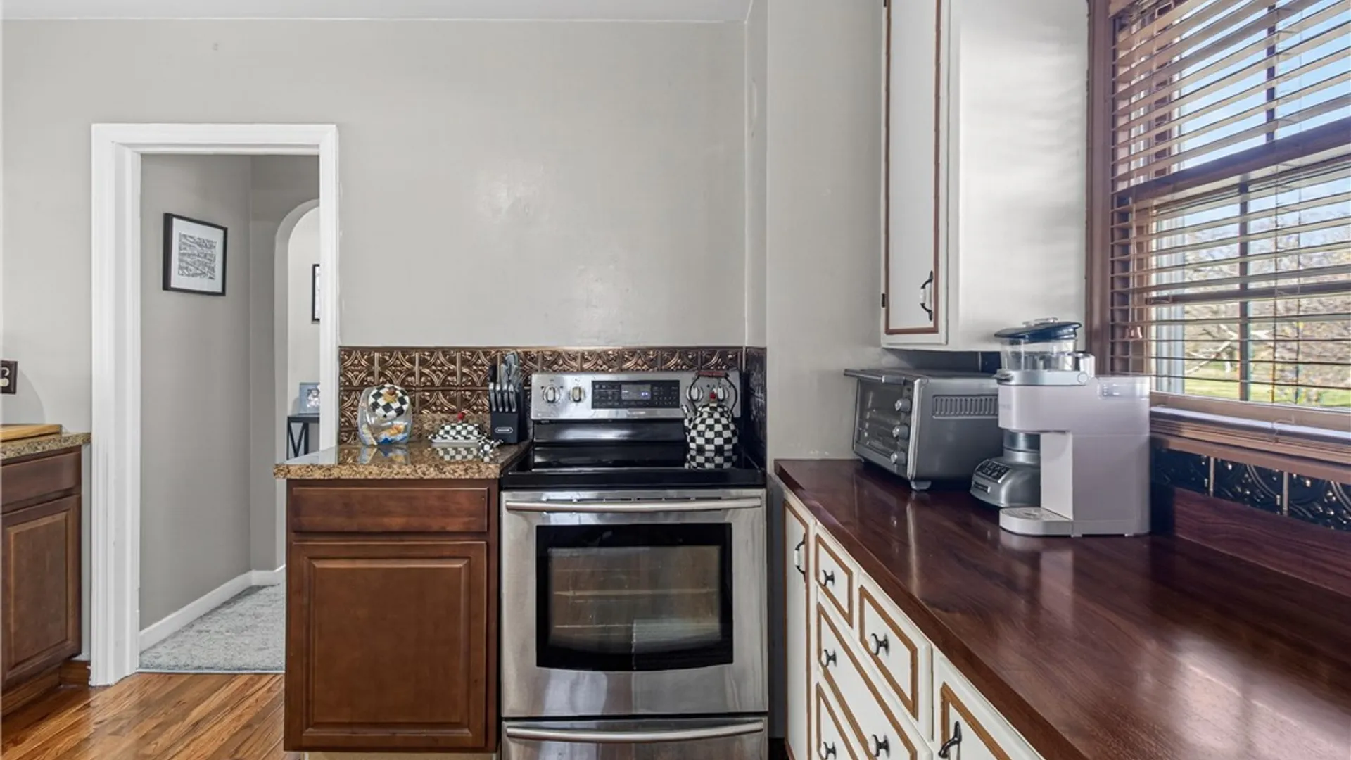 Property at 8 Crescent Drive, New Hartford, NY 13417 28