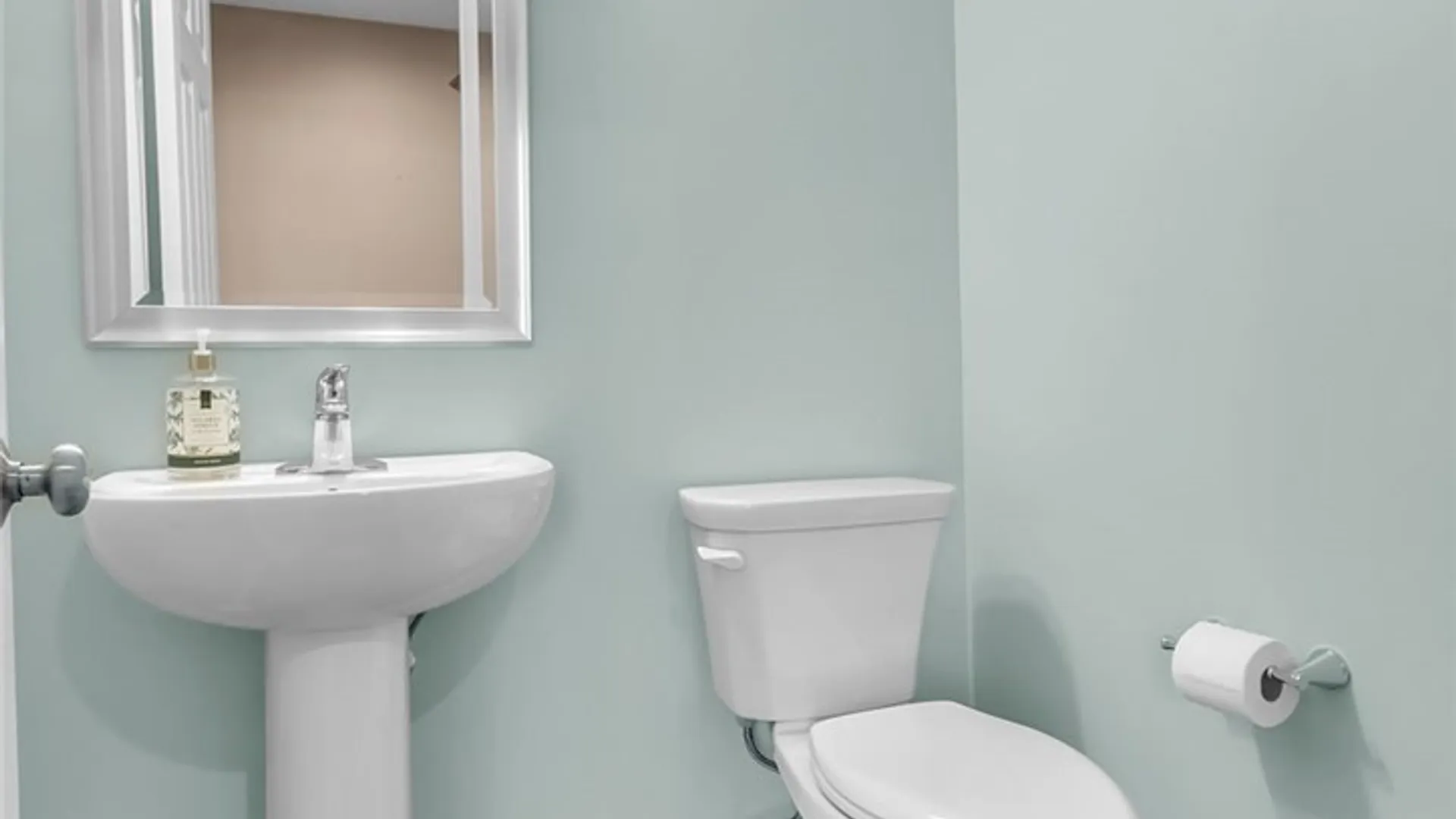 Property at 701 Carriage Lane, West Seneca, NY 14224 16