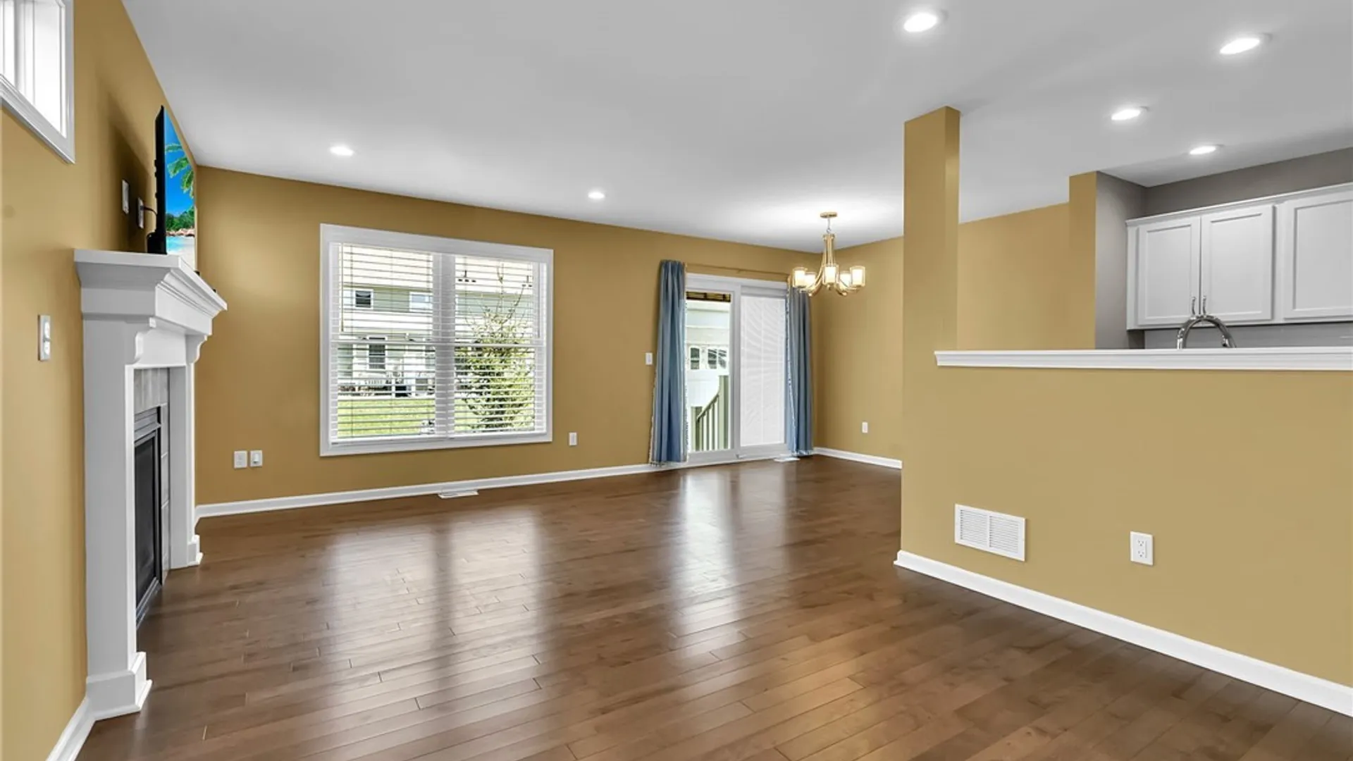 Property at 701 Carriage Lane, West Seneca, NY 14224 5