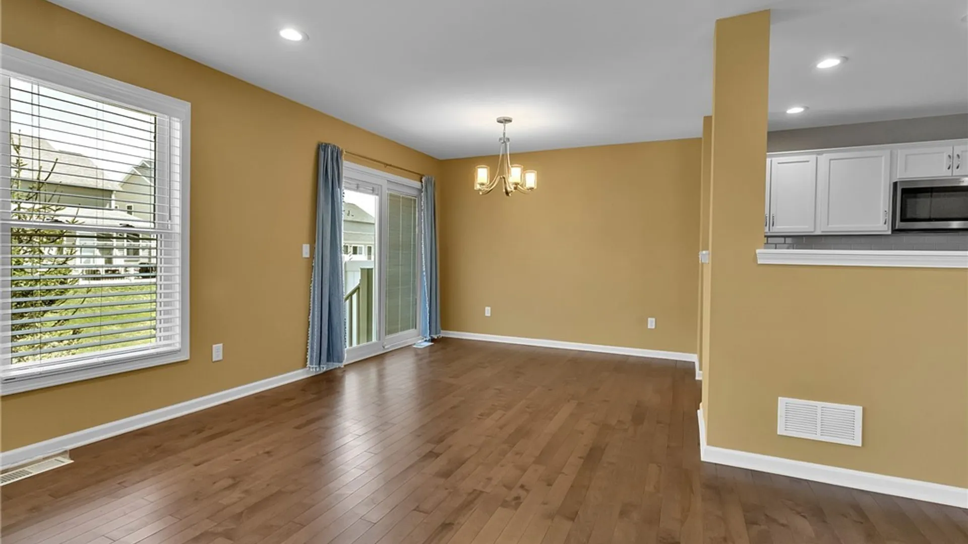 Property at 701 Carriage Lane, West Seneca, NY 14224 11