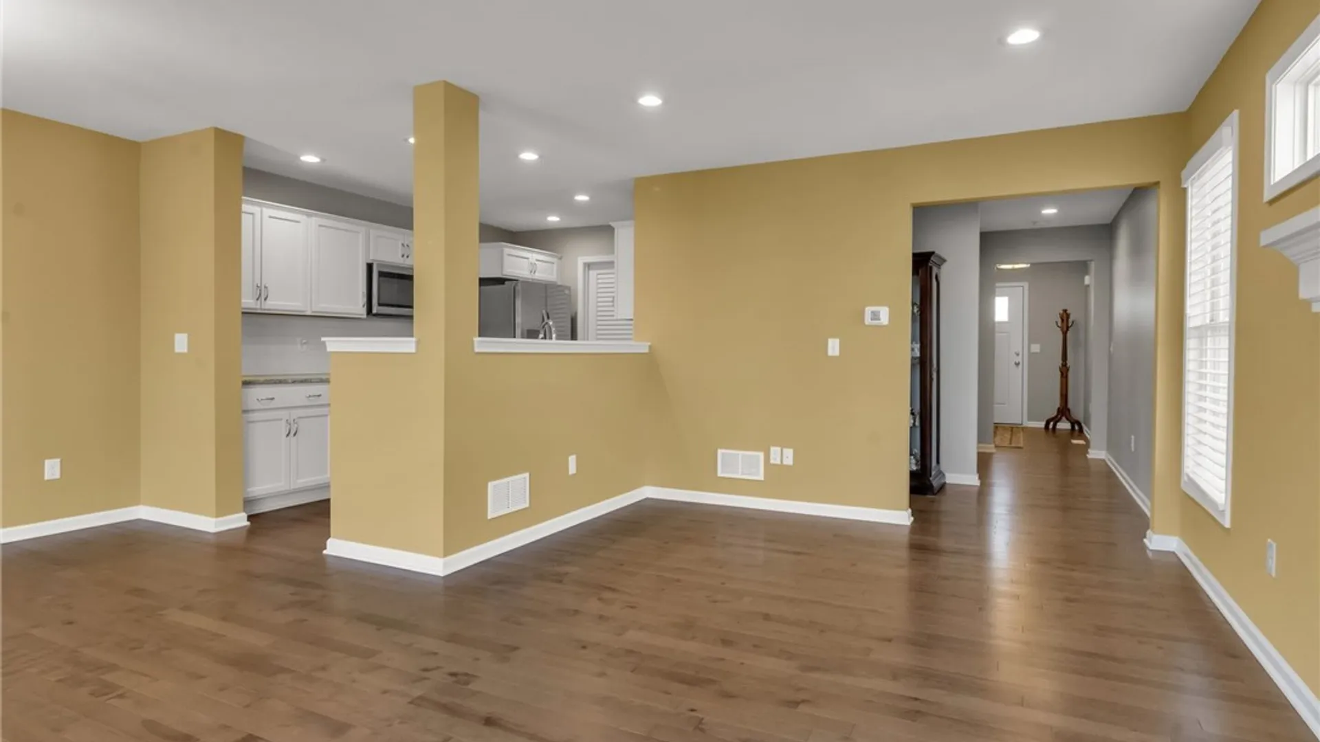 Property at 701 Carriage Lane, West Seneca, NY 14224 12