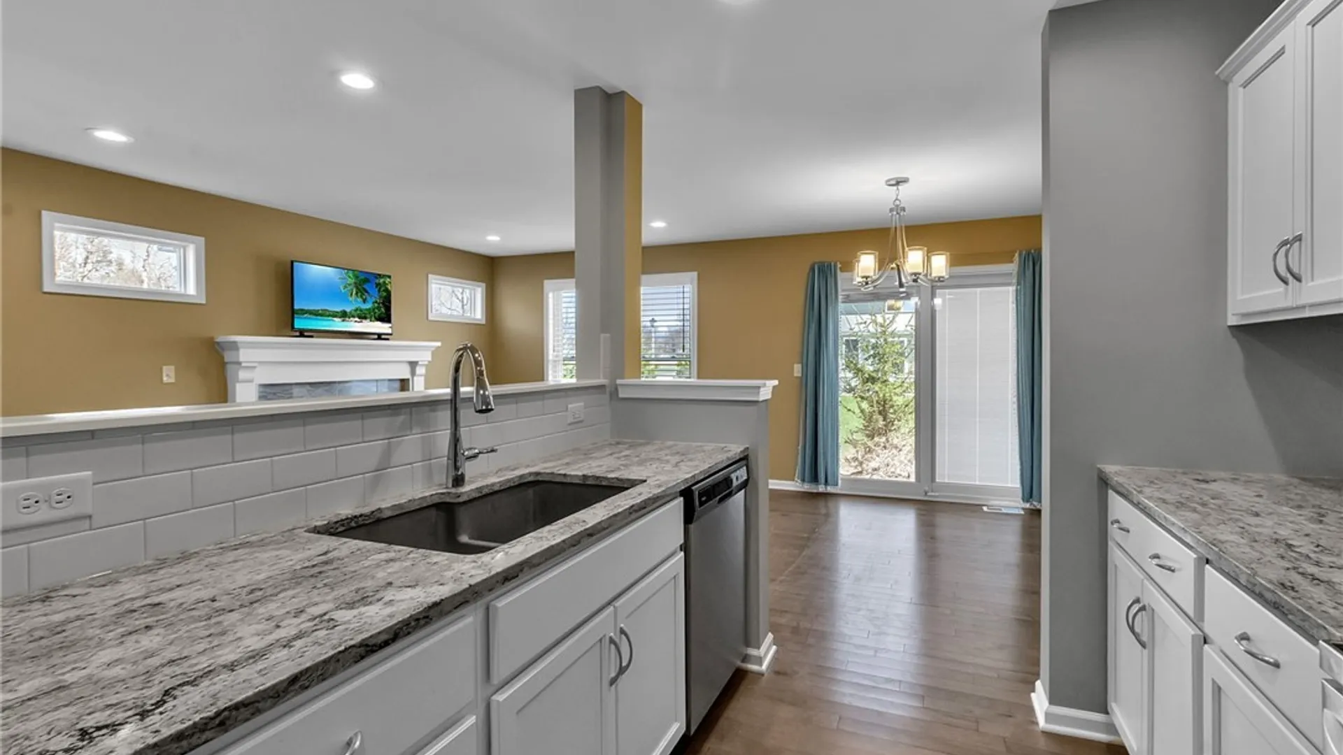 Property at 701 Carriage Lane, West Seneca, NY 14224 16