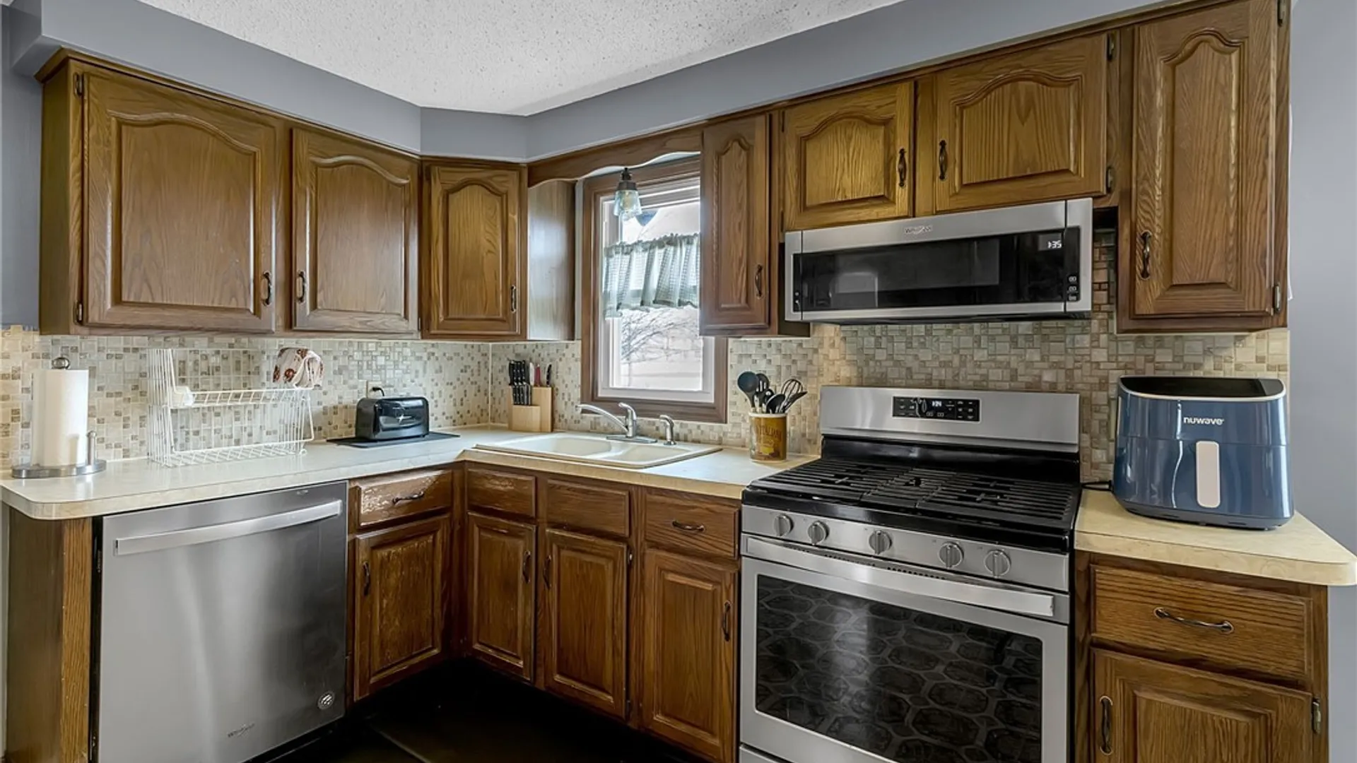 Property at 12 Rollingwood Drive, Lancaster, NY 14086 13