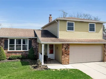 Property at 12 Rollingwood Drive, Lancaster, NY 14086