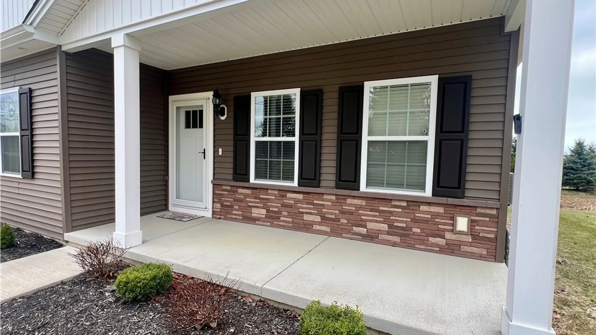 Property at 3050 Pleasant Avenue, Hamburg, NY 14075 4