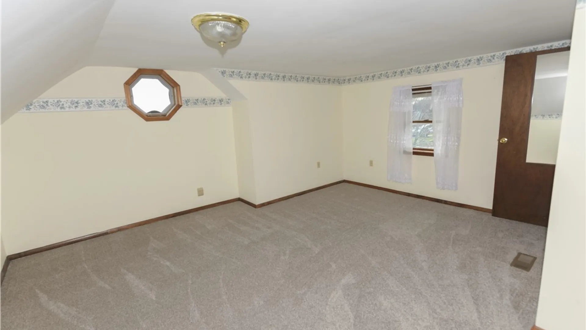 Property at 1000 Saunders Settlement Road, Lewiston, NY 14305 18