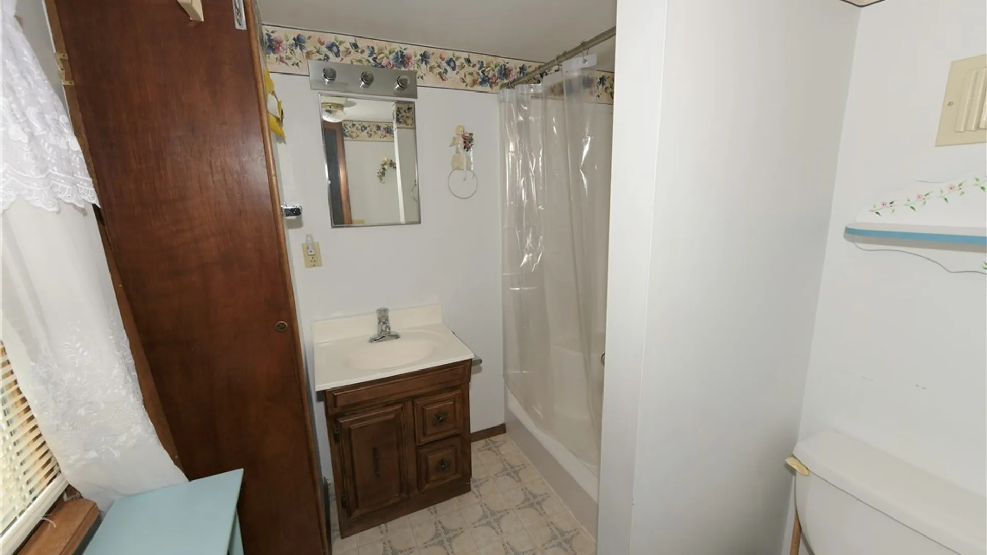 Property at 1000 Saunders Settlement Road, Lewiston, NY 14305 20