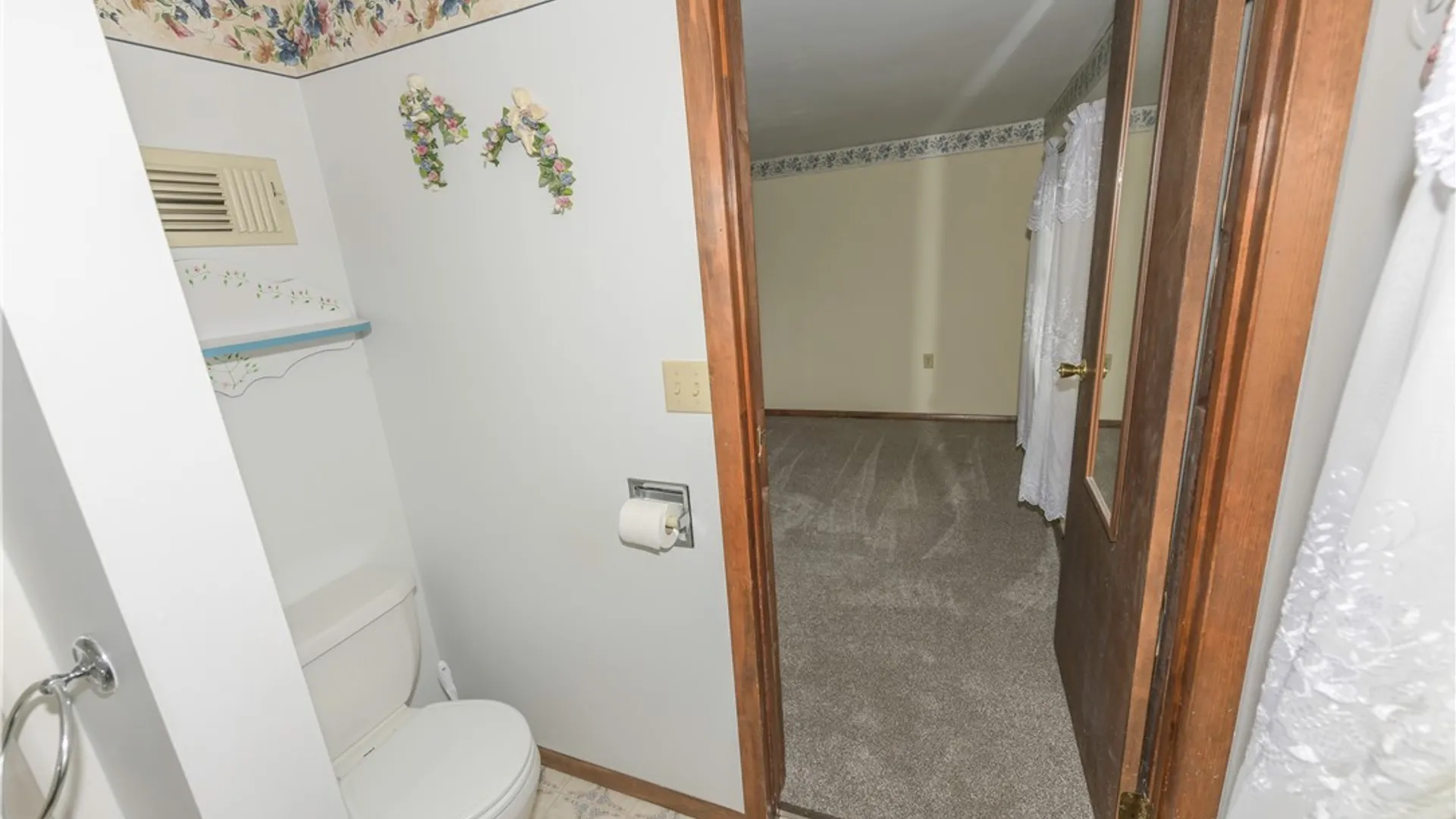 Property at 1000 Saunders Settlement Road, Lewiston, NY 14305 21