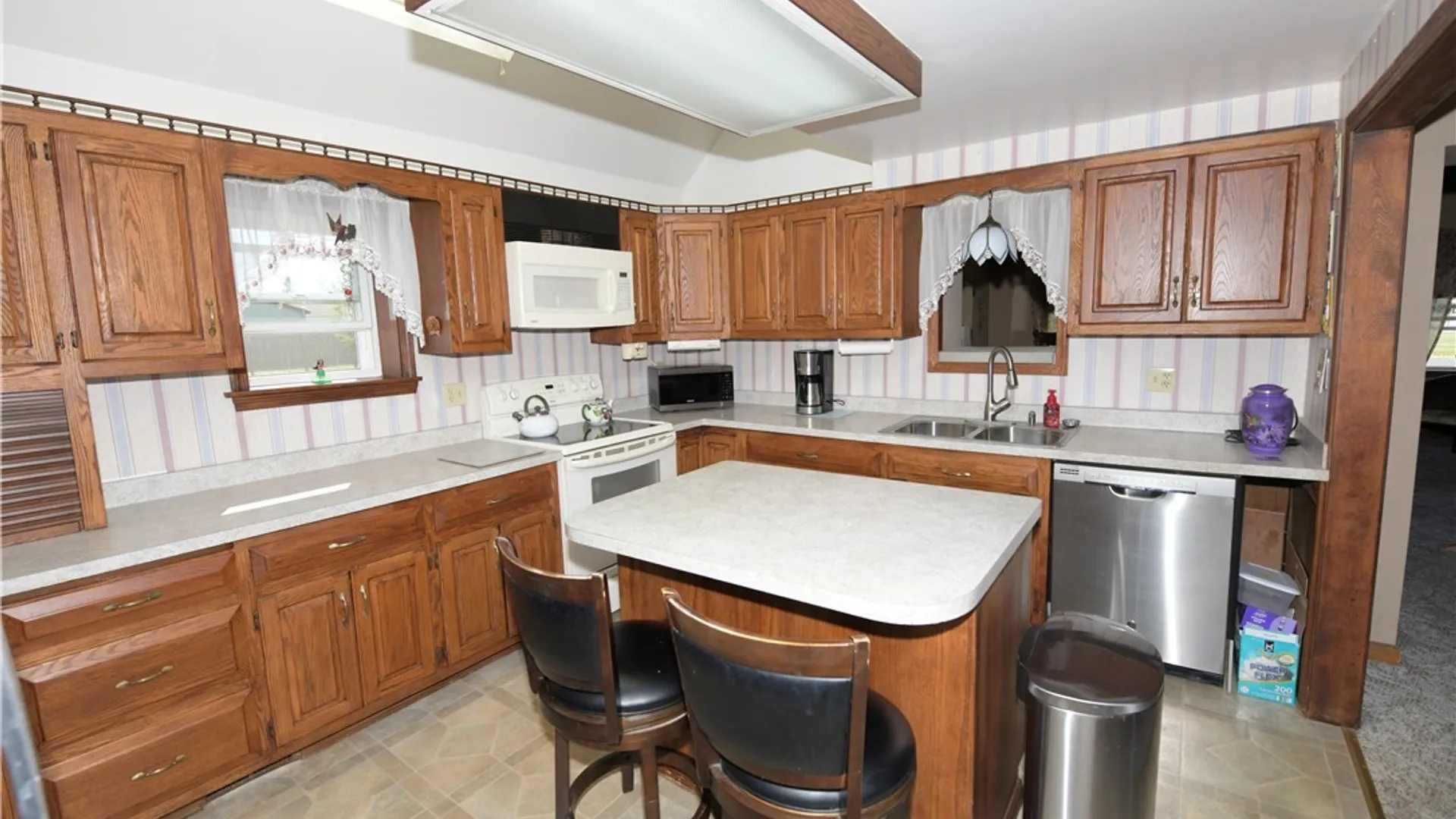 Property at 1000 Saunders Settlement Road, Lewiston, NY 14305 4