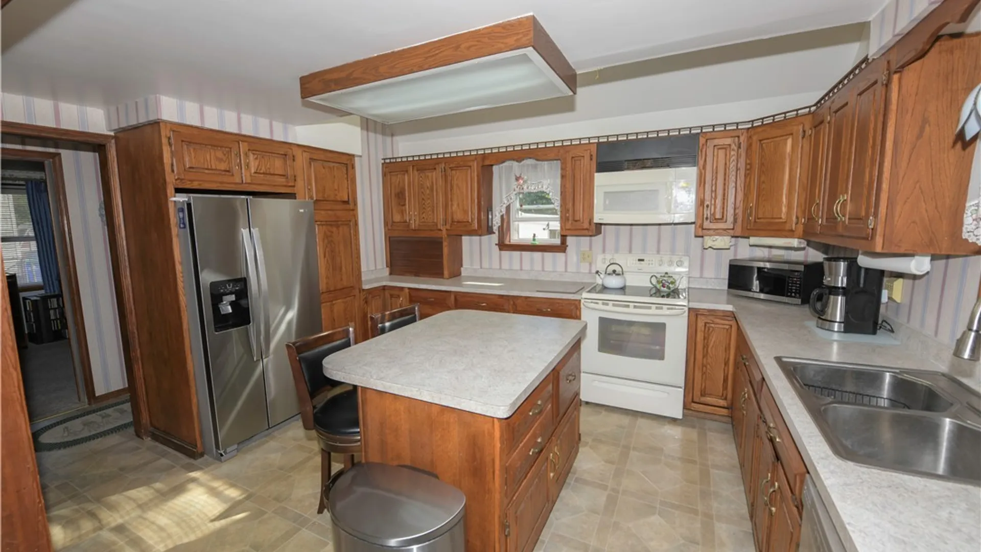 Property at 1000 Saunders Settlement Road, Lewiston, NY 14305 6