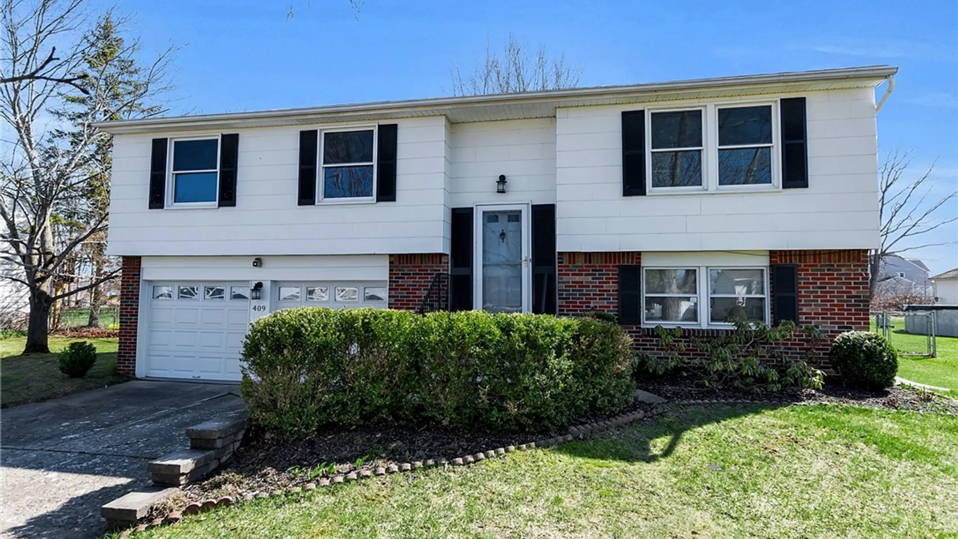 Property at 409 Tracey Lane, Grand Island, NY 14072 2