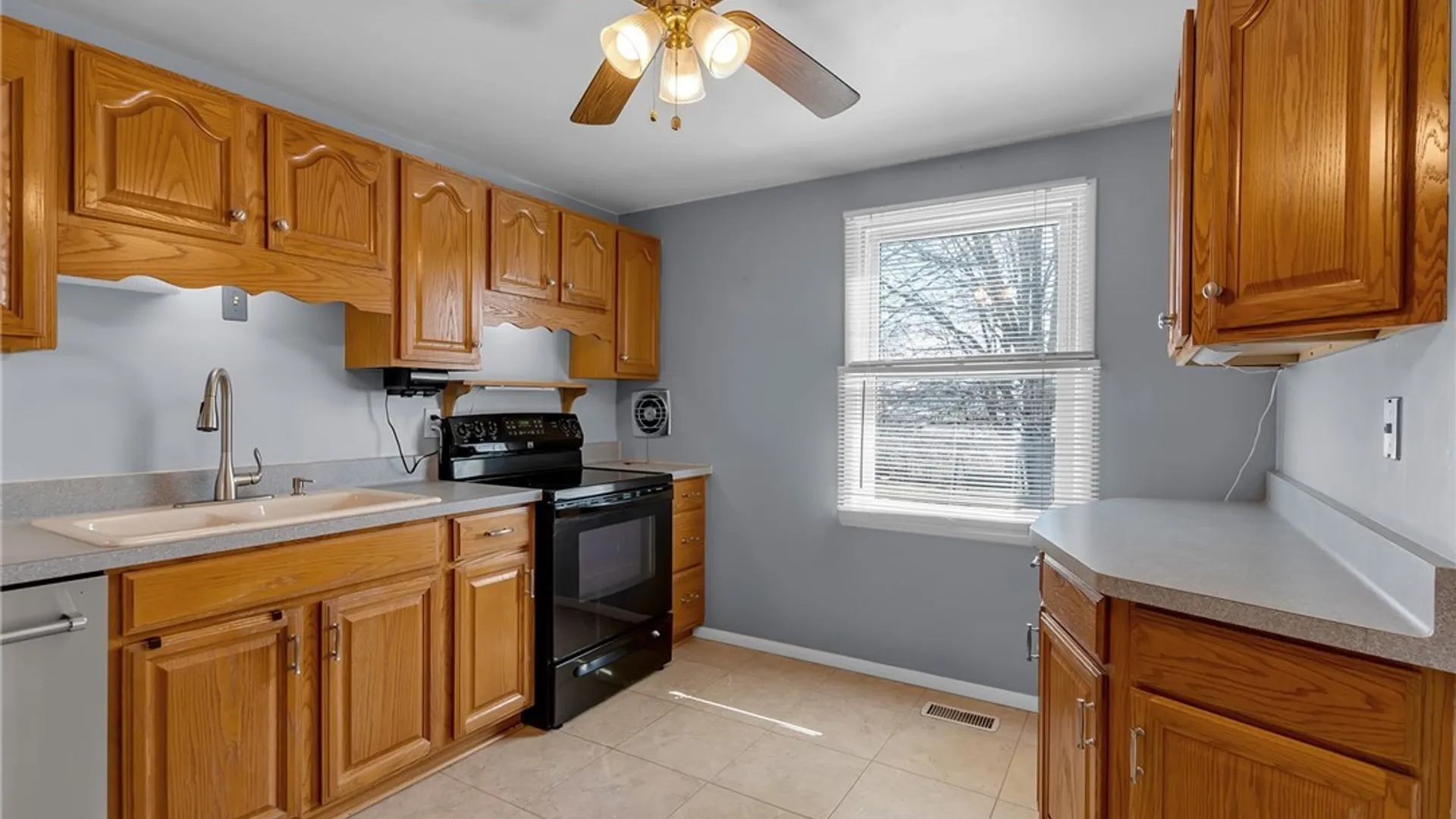 Property at 409 Tracey Lane, Grand Island, NY 14072 9