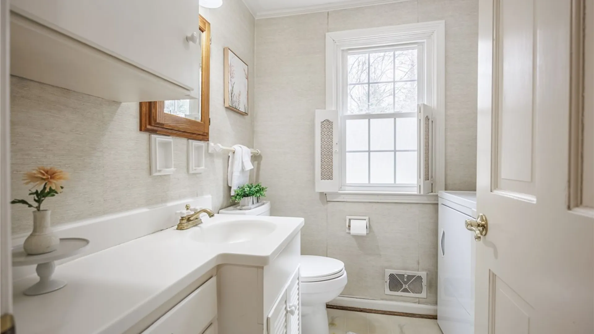 Property at 48 Shelwood Drive, Pittsford, NY 14618 10