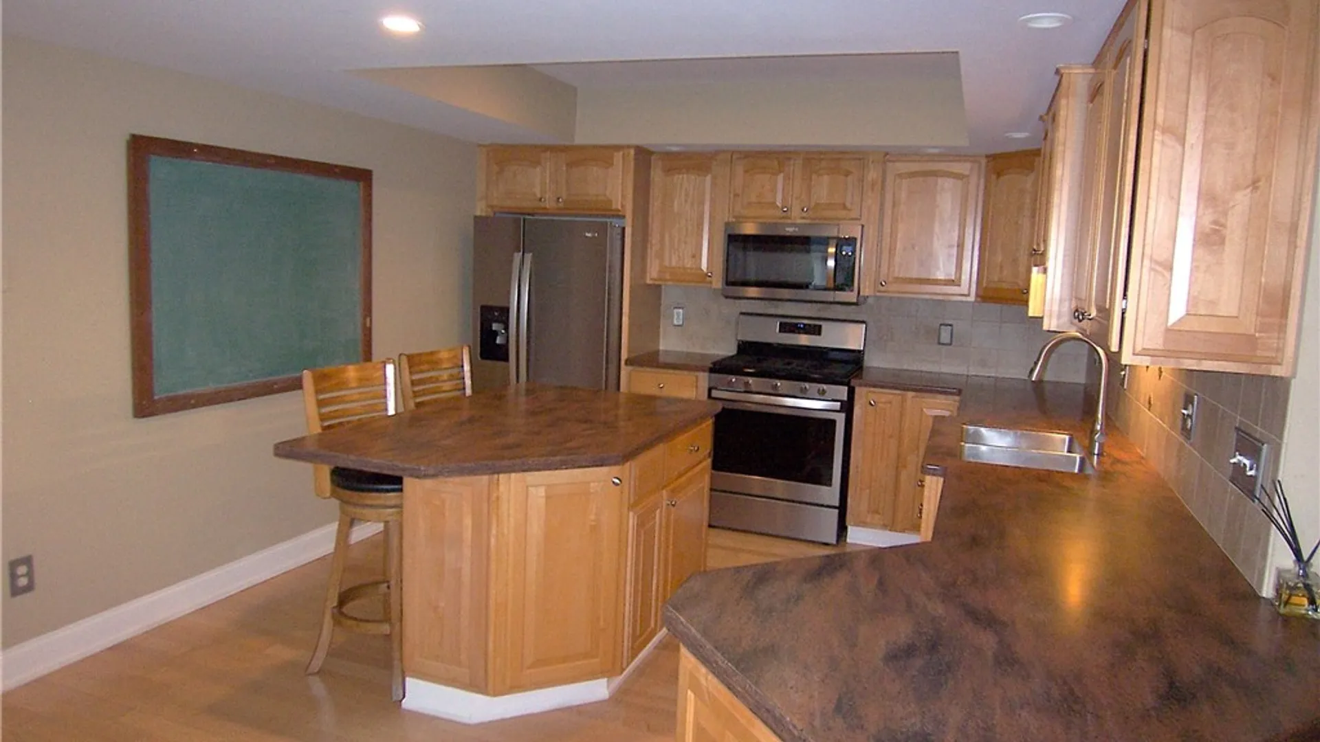 Property at 10 Mountain Ash Trl, Webster, NY 14580 6