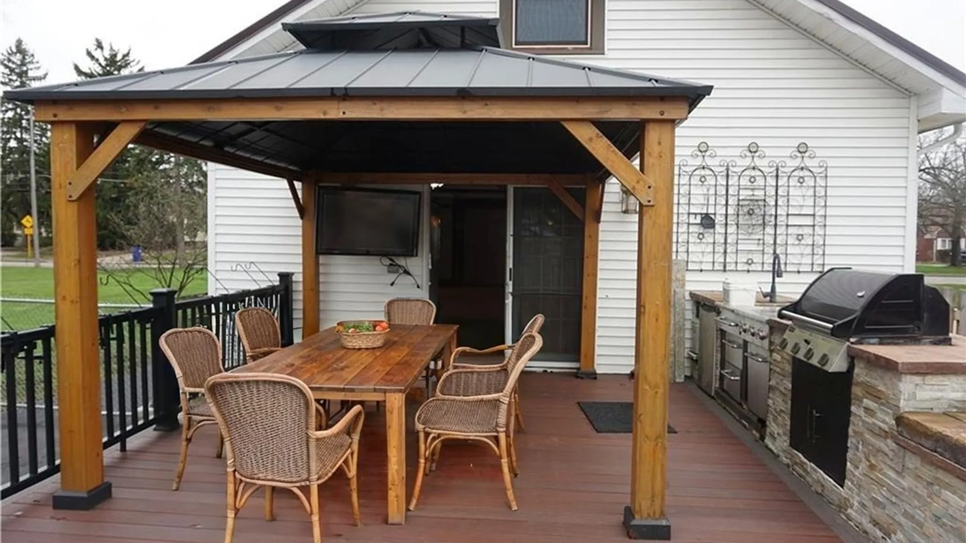 Property at 4835 Harlem Road, Amherst, NY 14226 4