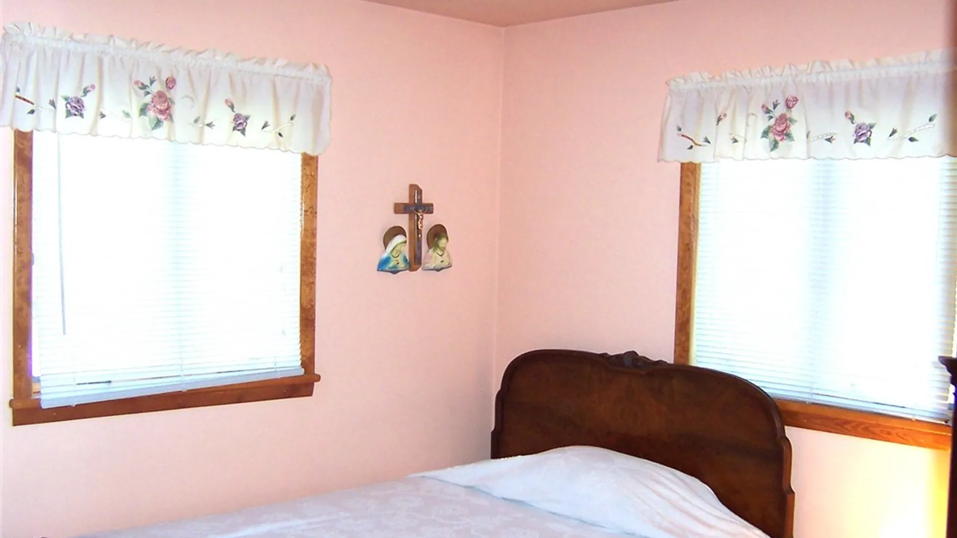 Property at 4 Meadowbrook Drive, Albion, NY 14411 16