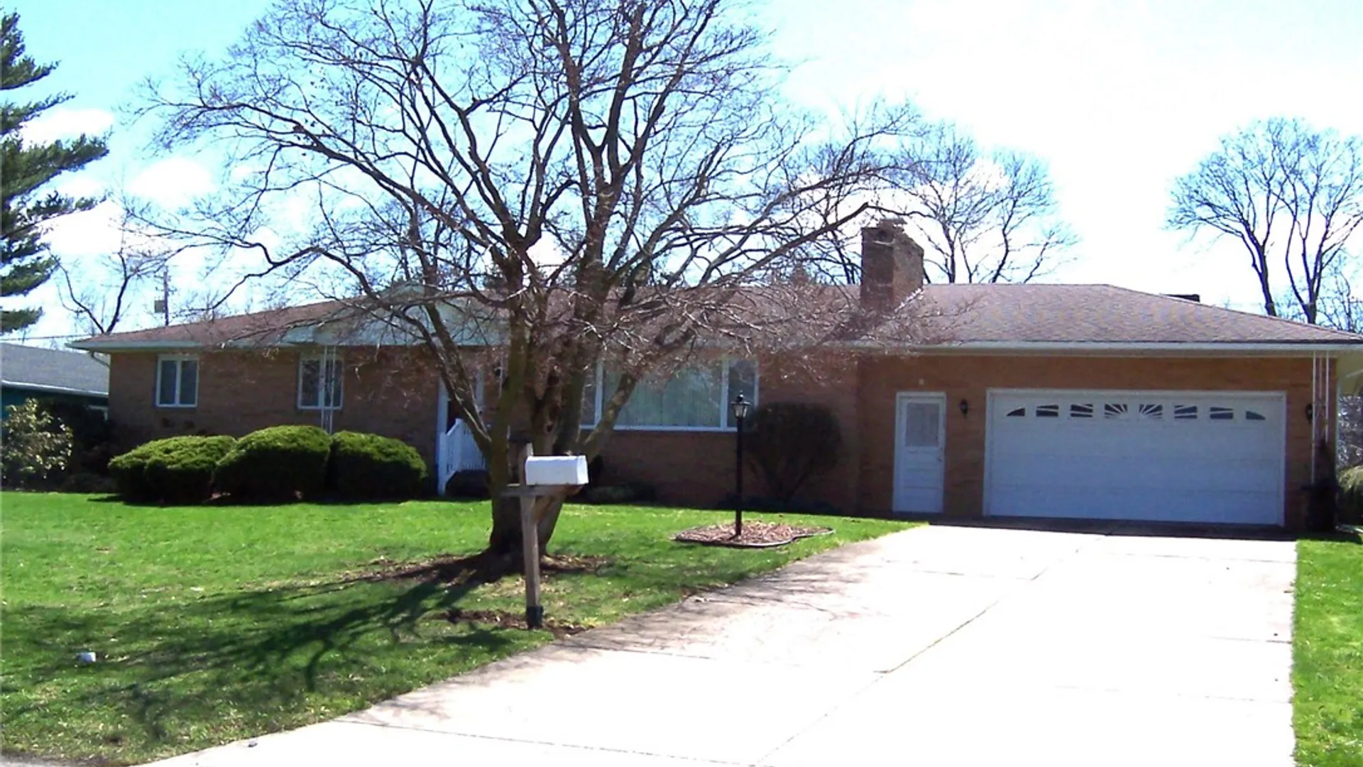 Property at 4 Meadowbrook Drive, Albion, NY 14411 3