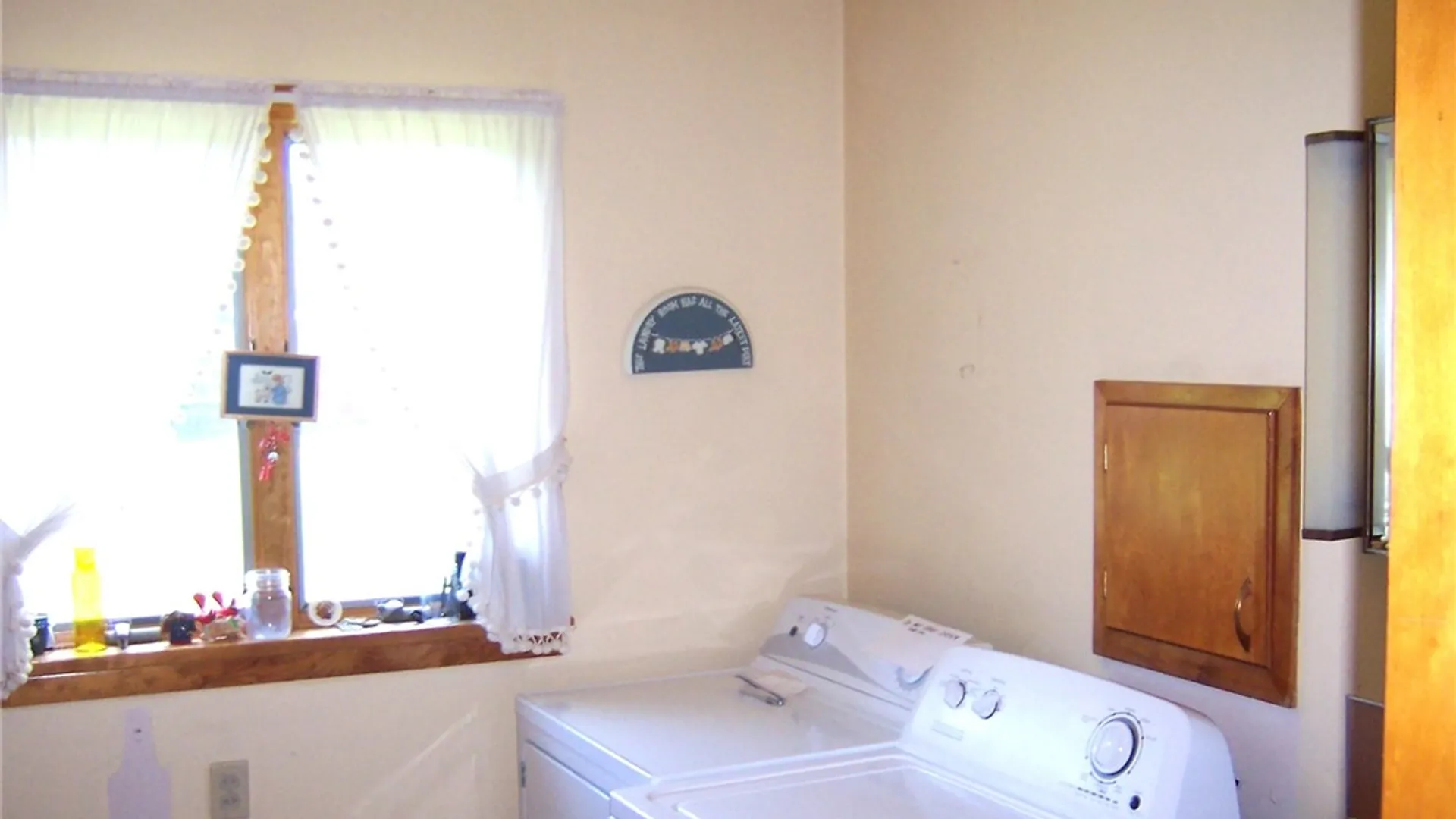 Property at 4 Meadowbrook Drive, Albion, NY 14411 8